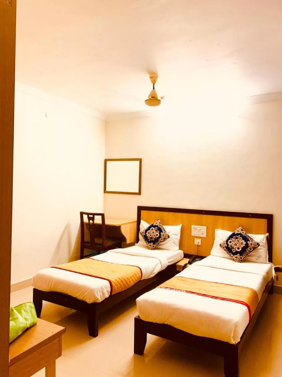 Bed in Hotel Half Moon Chennai