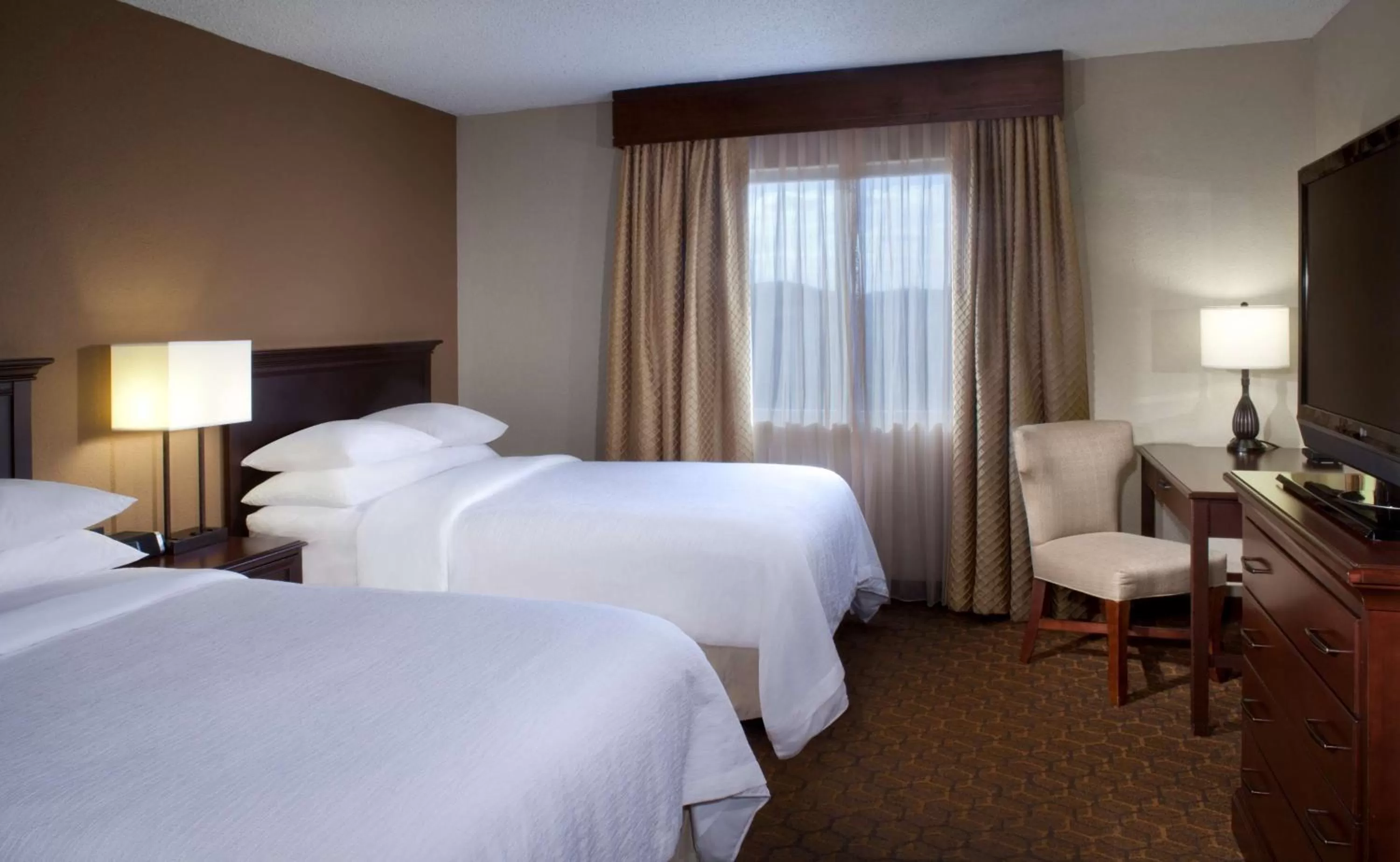 Bedroom, Bed in Embassy Suites by Hilton Austin Arboretum