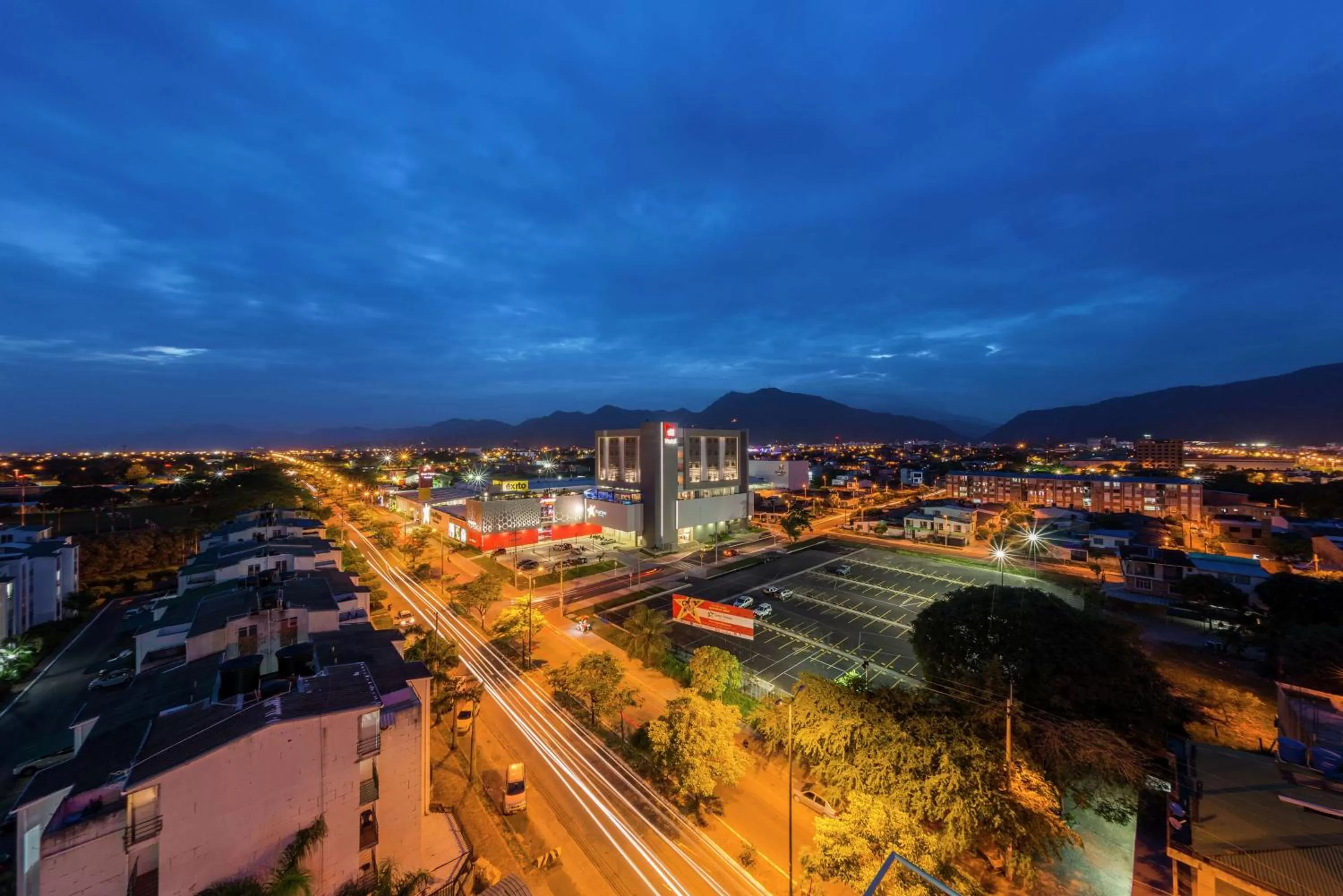 Property building in Hampton By Hilton Yopal