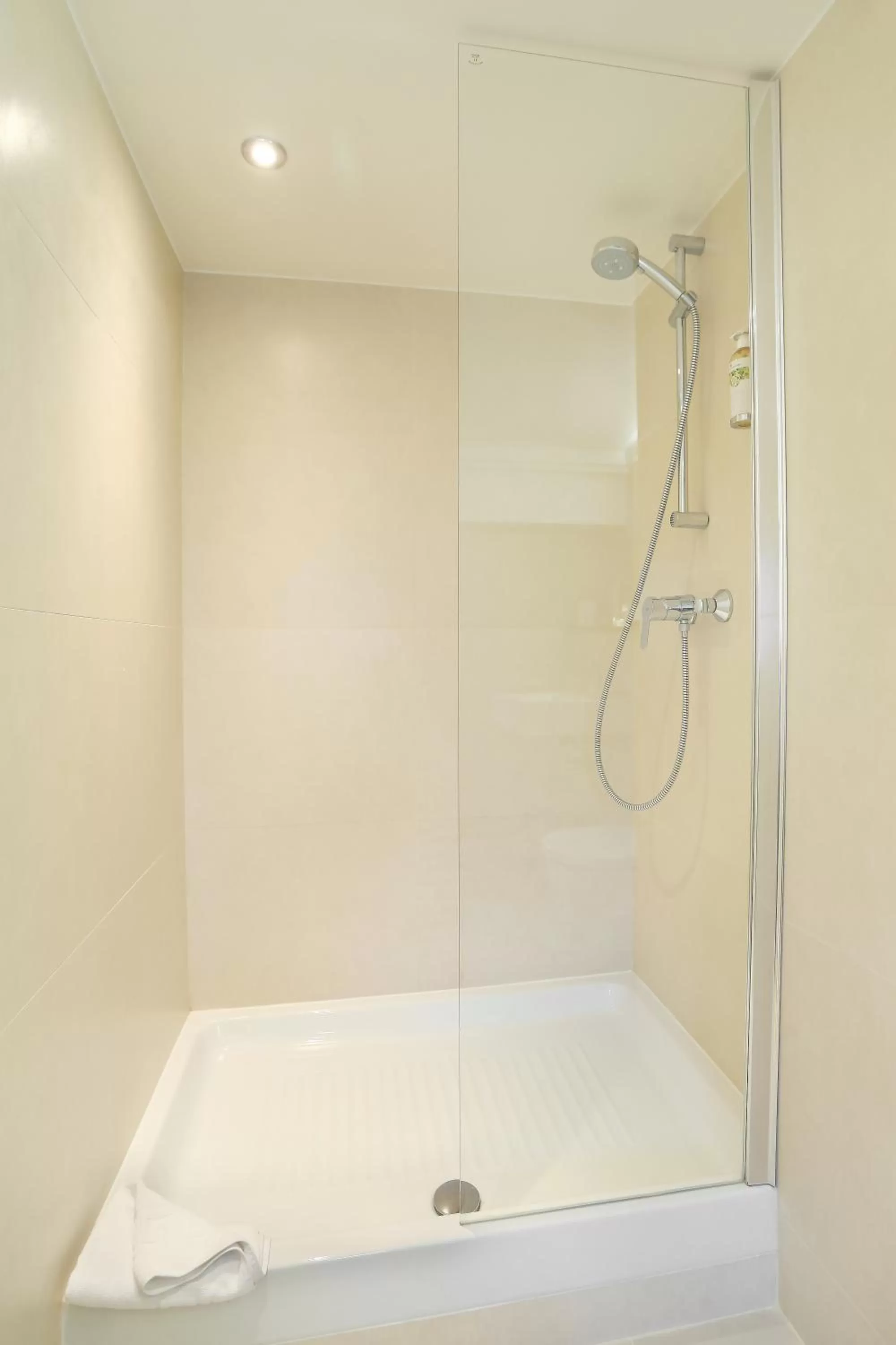 Bathroom in Maison Axel Opéra Paris