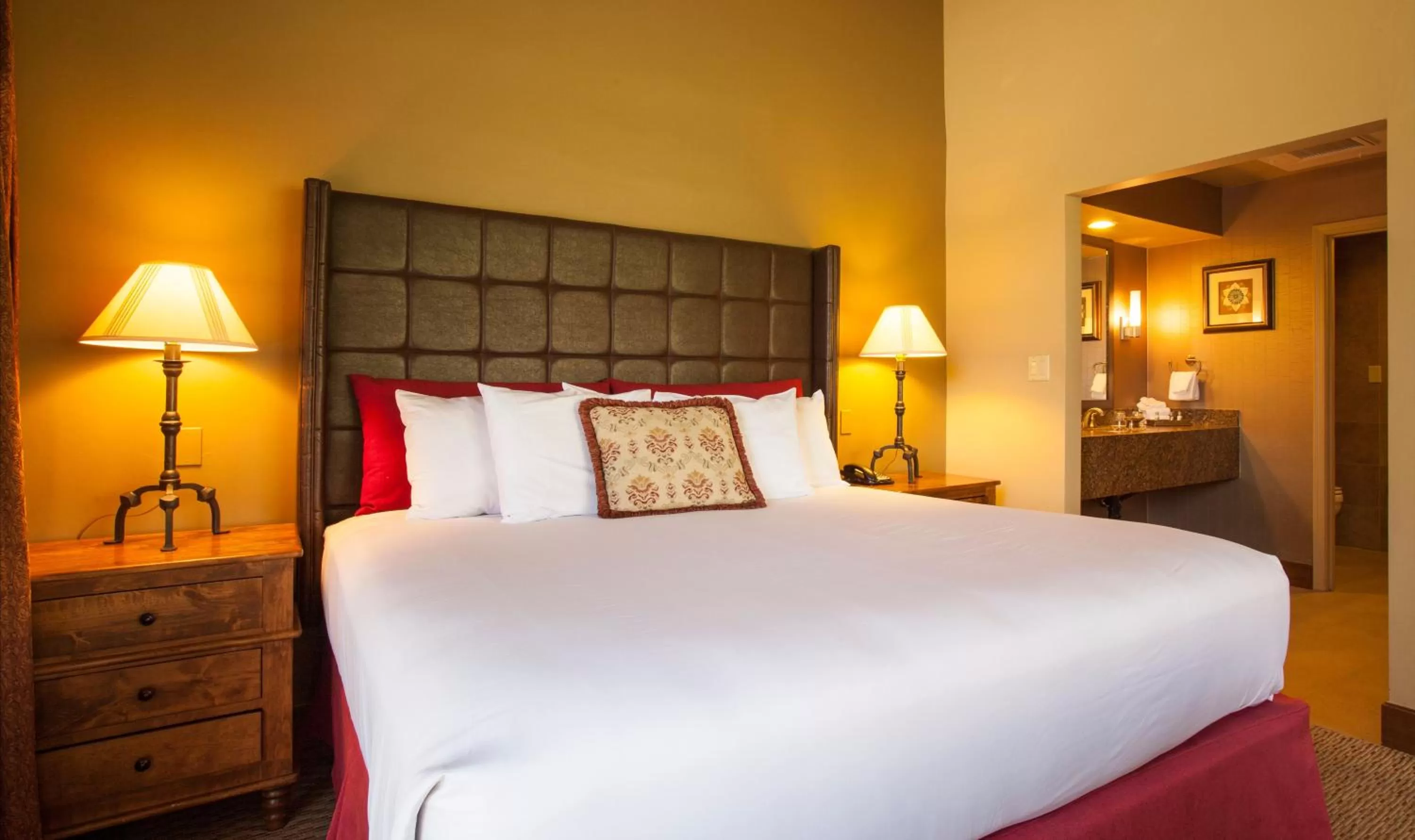 King Suite with Mountain View in Ventana Canyon Club and Lodge