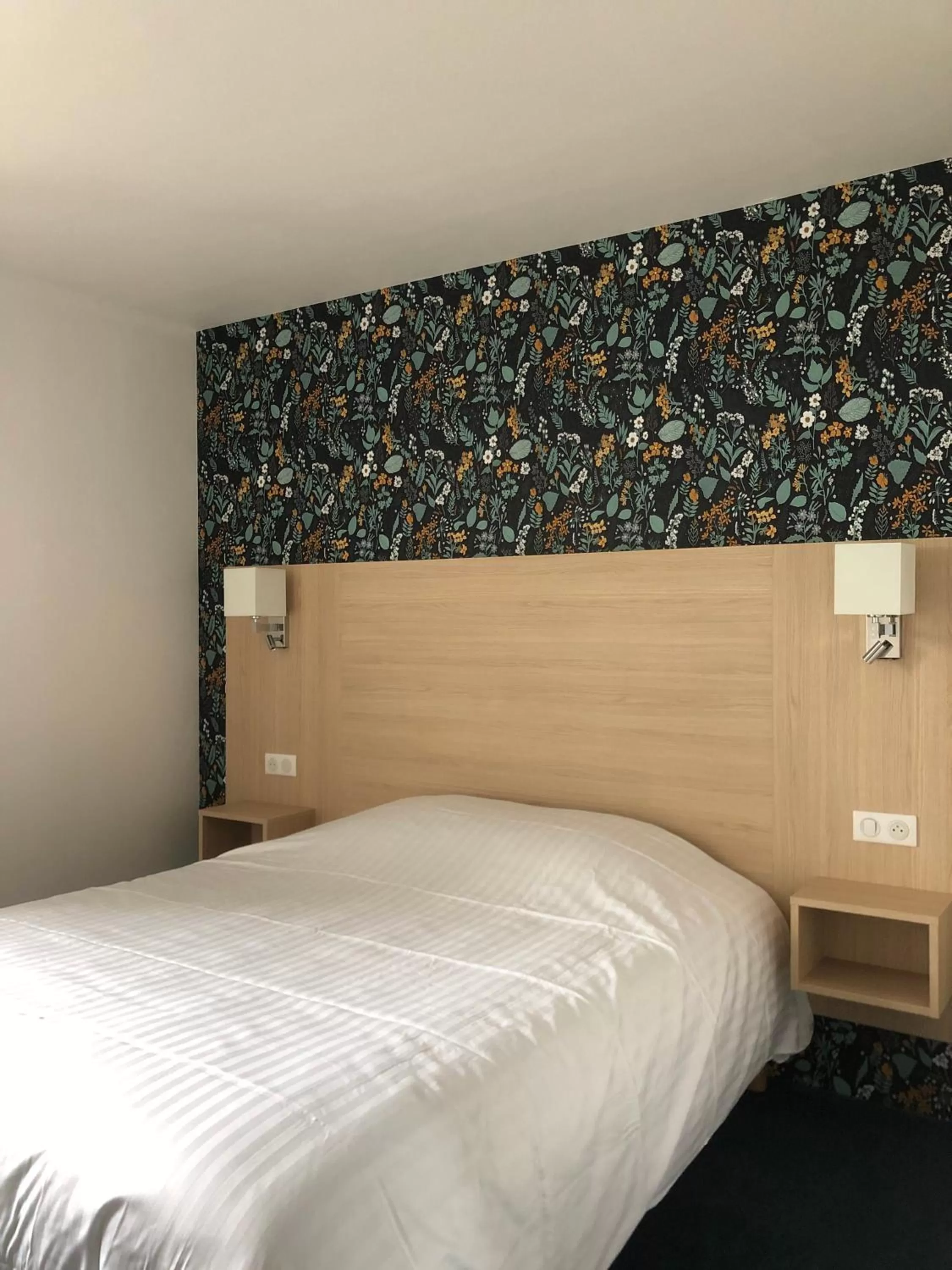 Photo of the whole room, Bed in Cit'Hotel LA PYRAMIDE