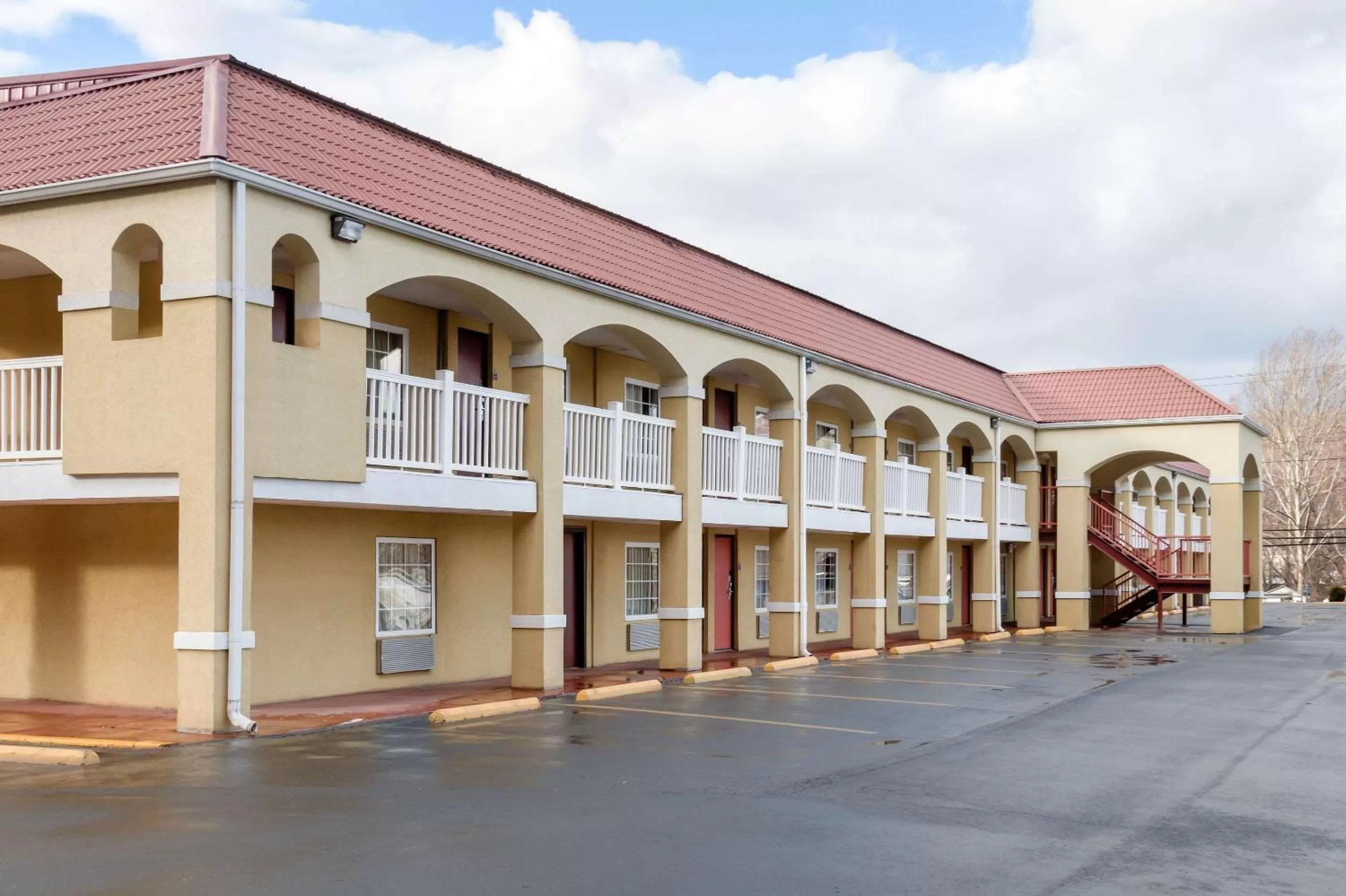 Property building in Econo Lodge Huntington - Barboursville University Area