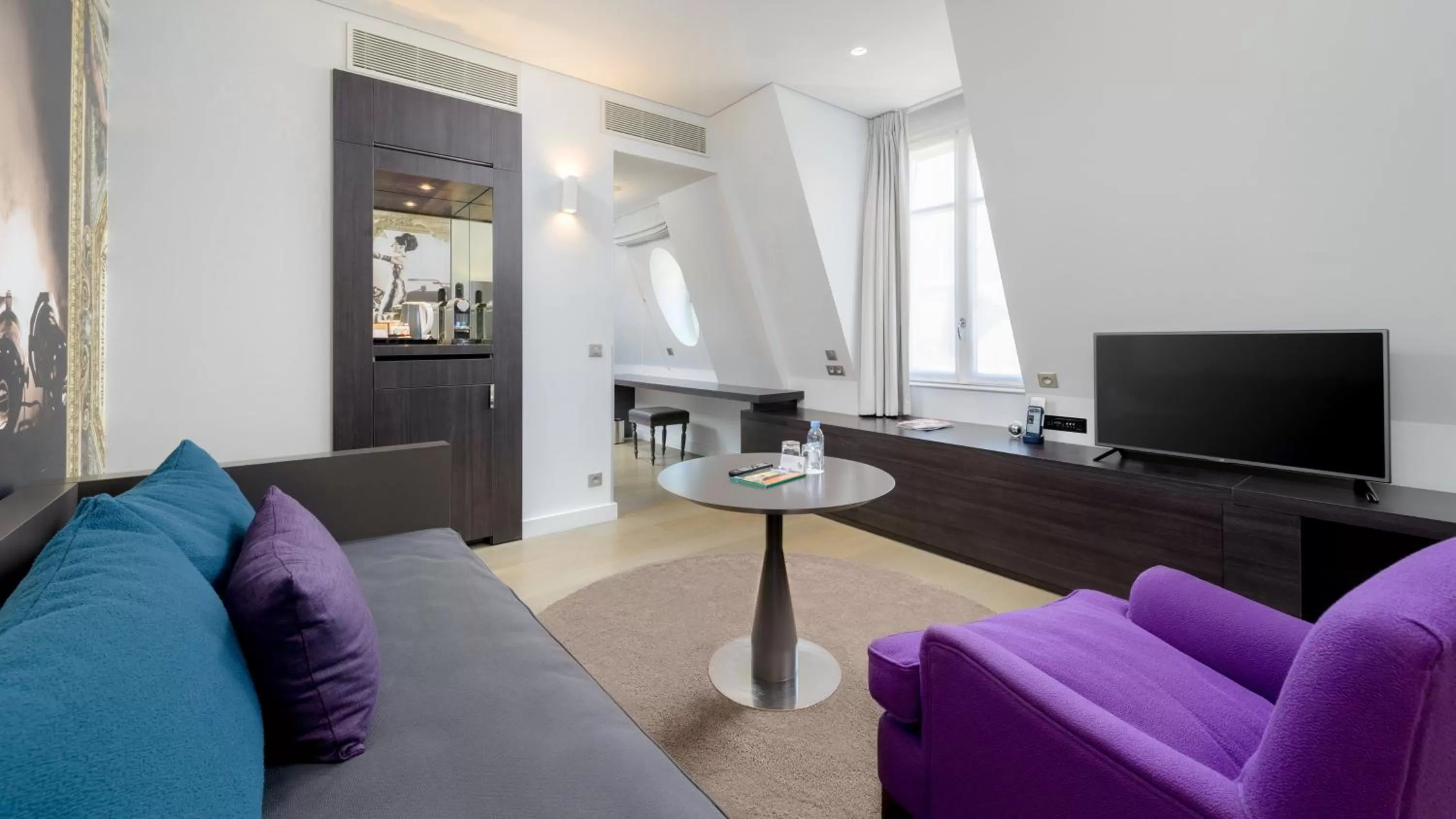 Photo of the whole room in Hotel Indigo Paris - Opera by IHG