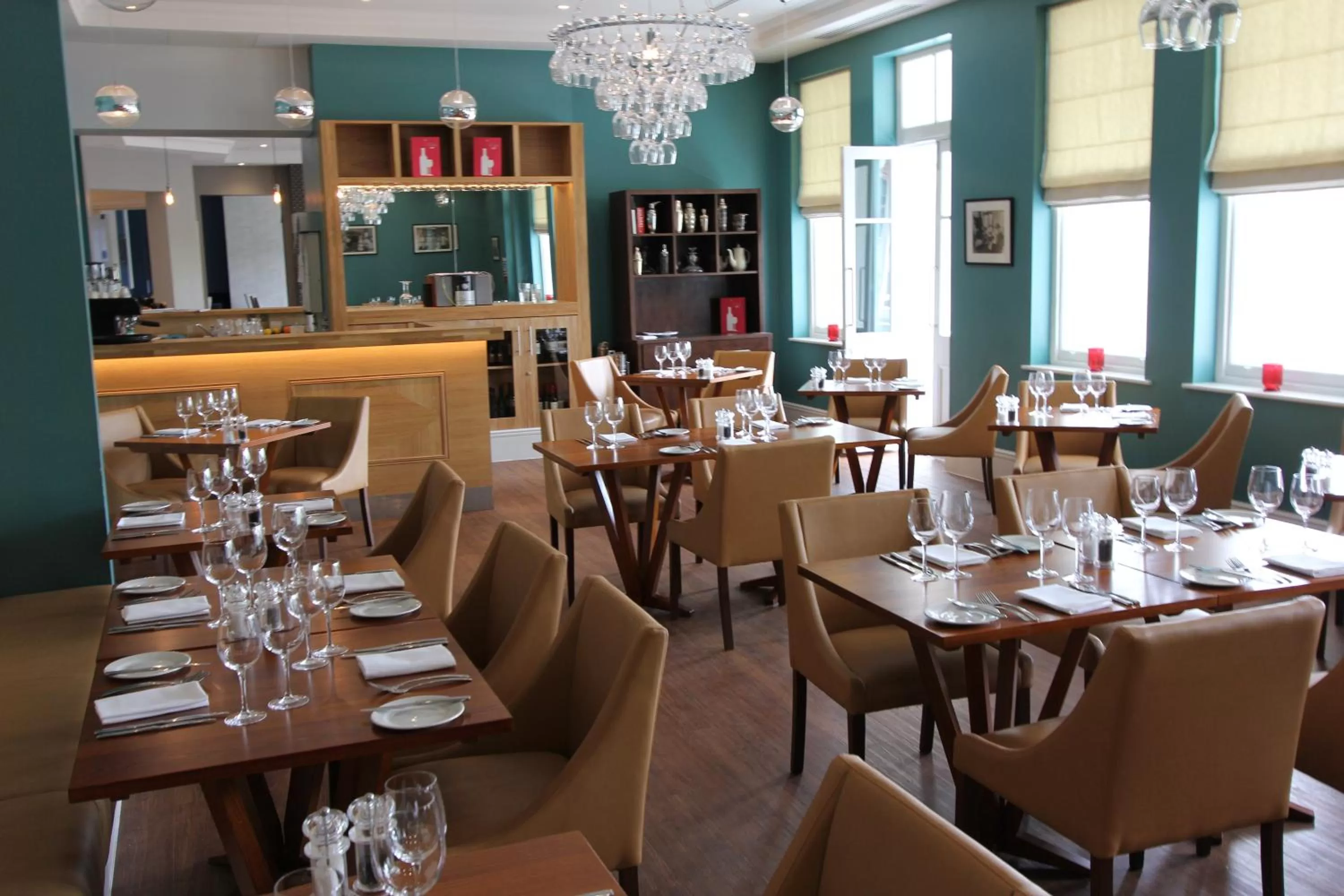 Restaurant/places to eat in Yarrow Hotel