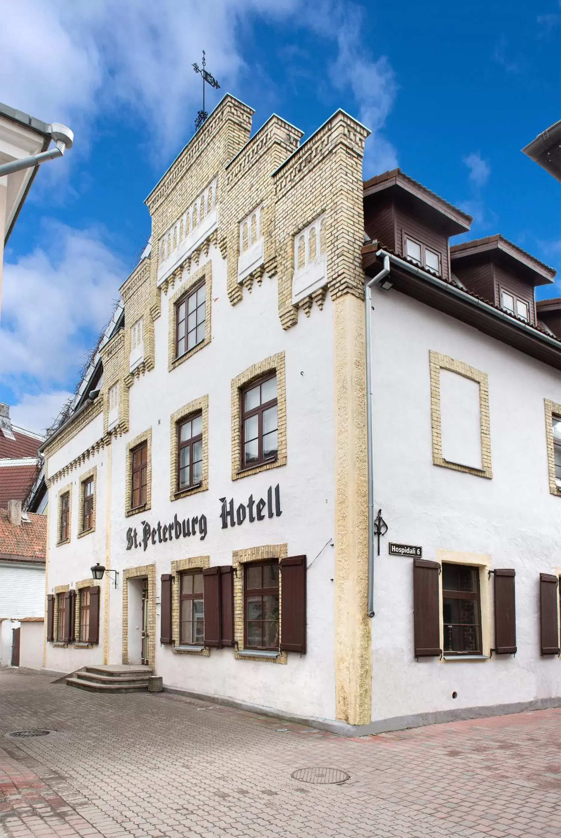 Property Building in St. Peterburg Property Building in St. Peterburg