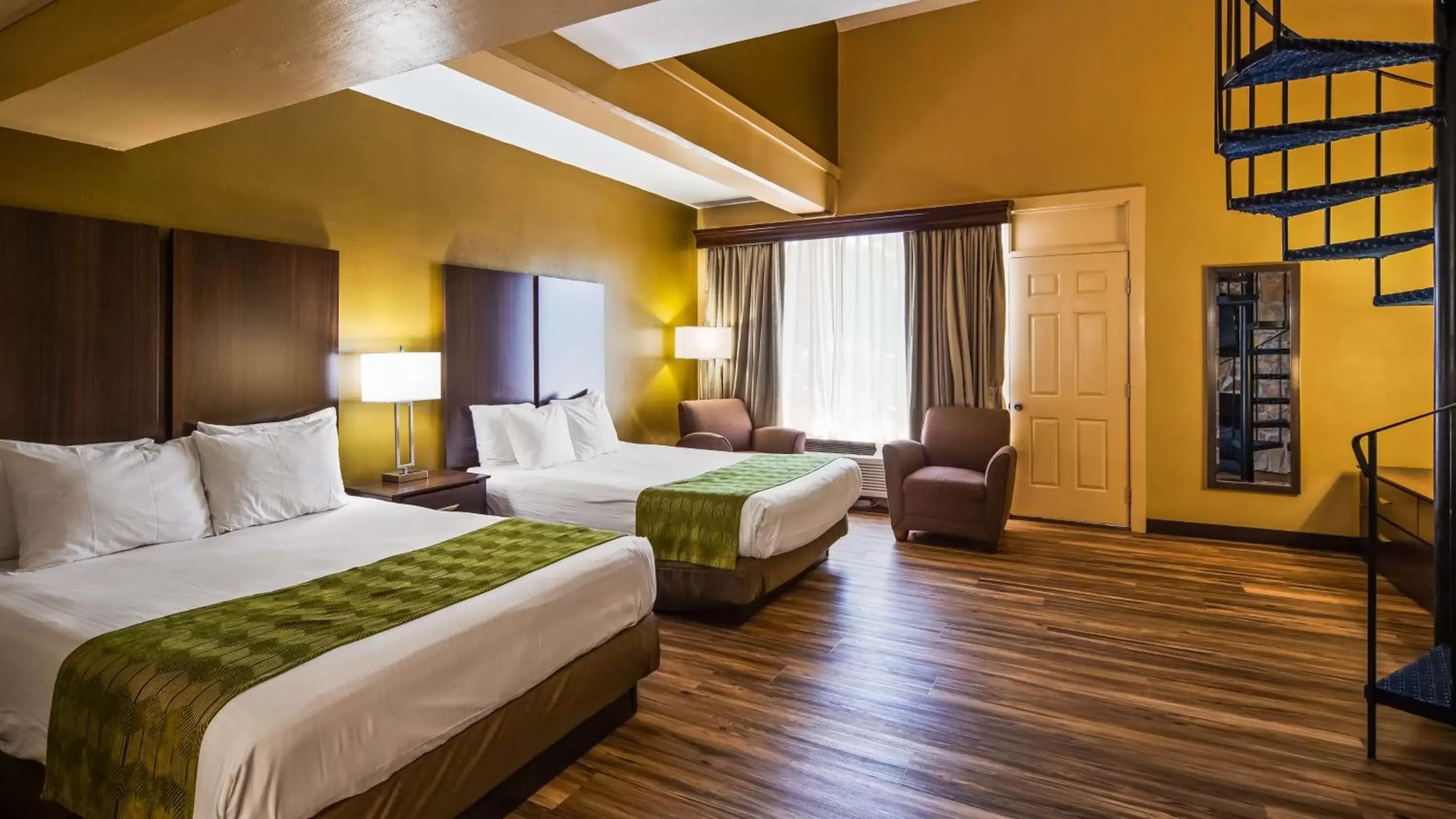 Town House with Three Queen Beds in Best Western Plaza Inn Town House with Three Queen Beds in Best Western Plaza Inn