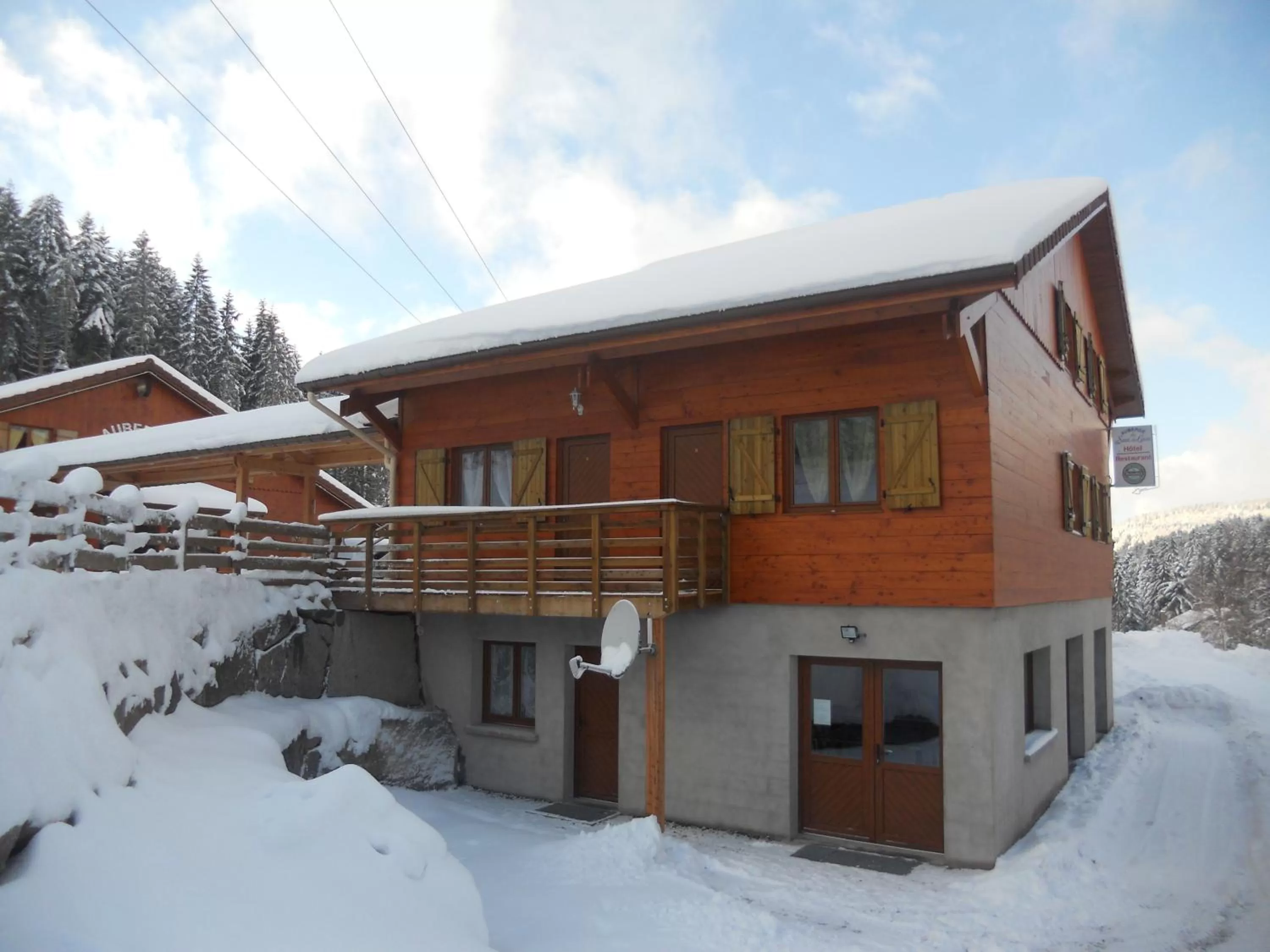 Facade/entrance in Auberge du Saut des Cuves