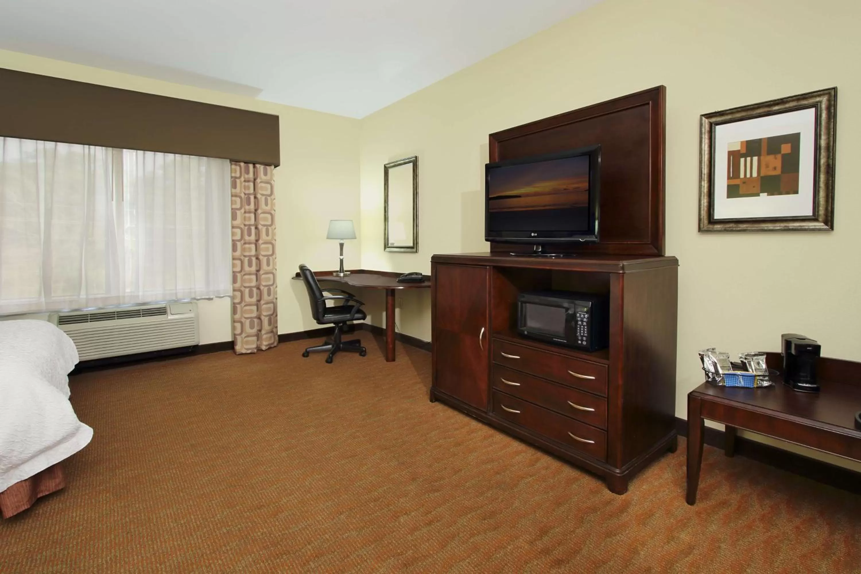 Bedroom, Bed in Hampton Inn & Suites Conroe I 45 North