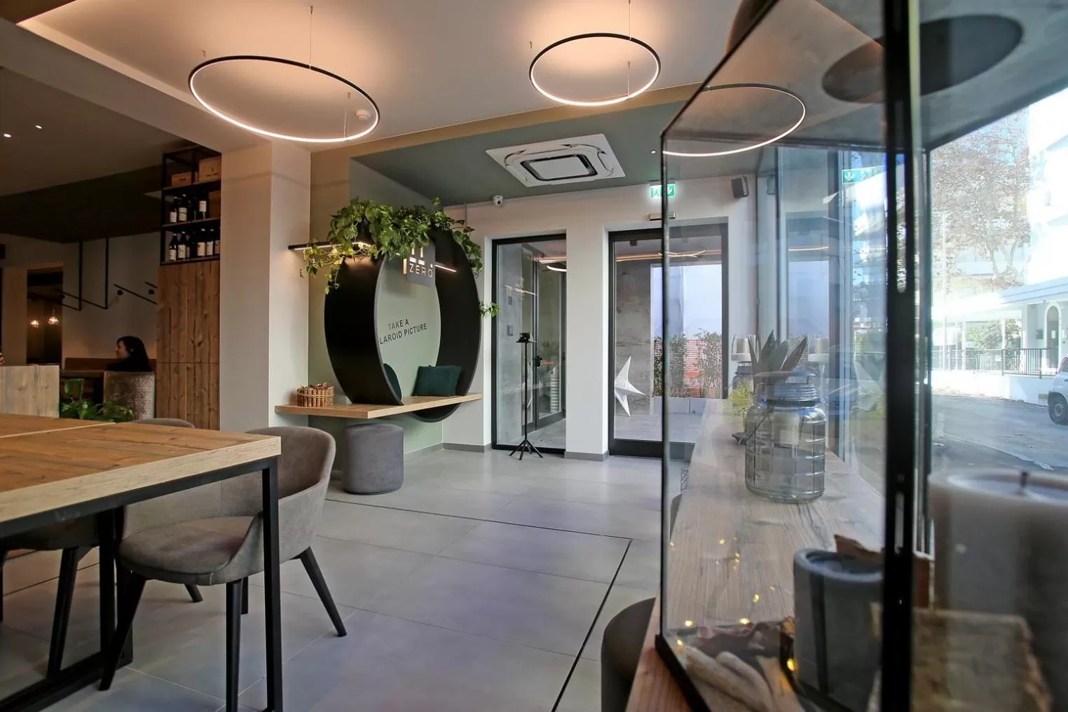 Restaurant/places to eat in Meg Lifestyle Hotel & Apartaments