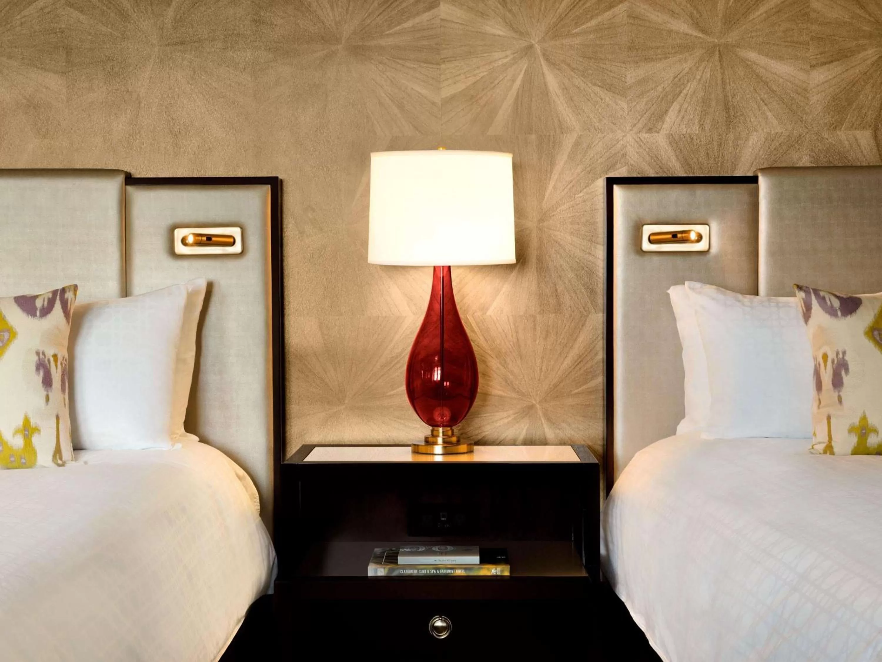 Photo of the whole room, Bed in Claremont Resort & Club