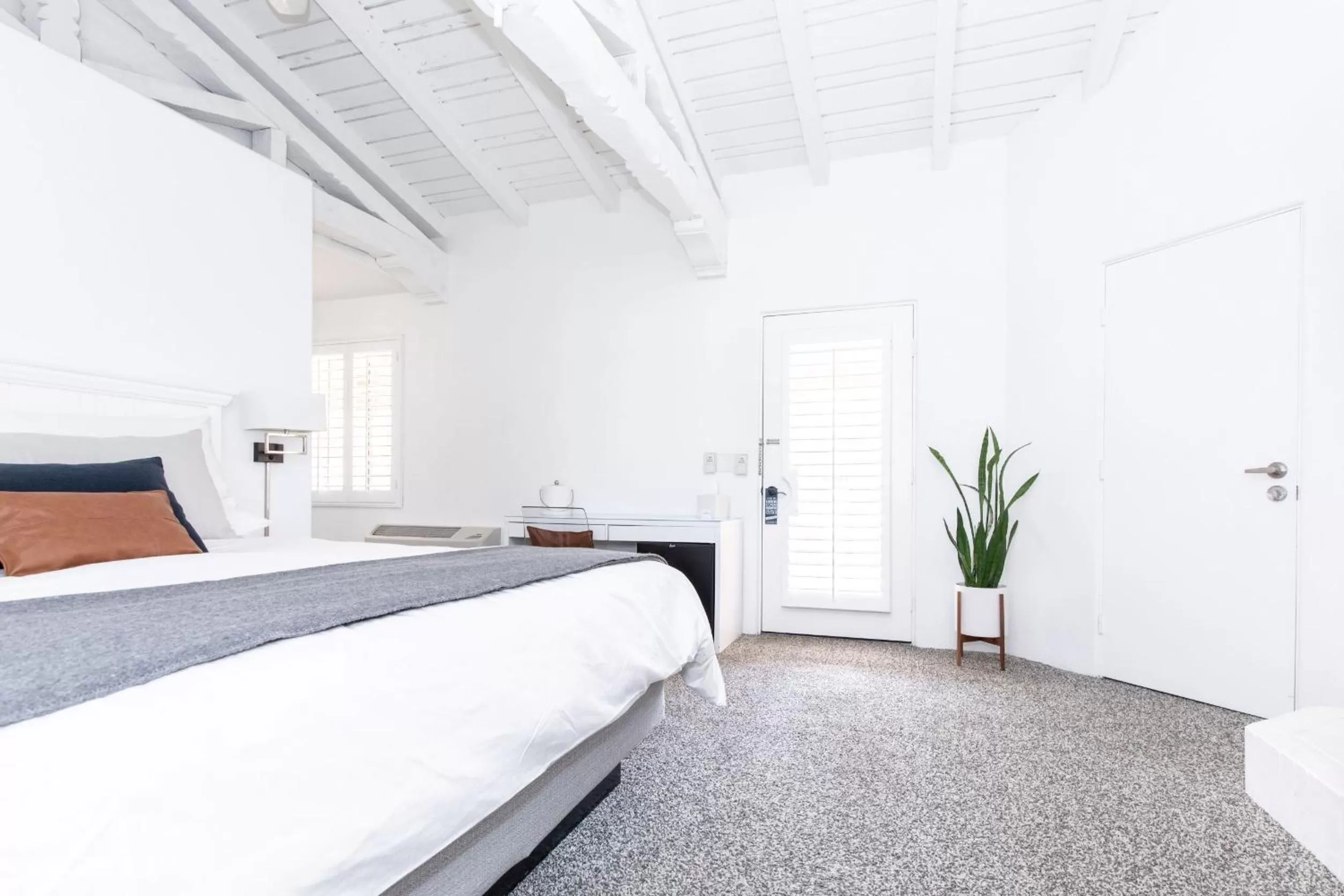 Bed in Alcazar Palm Springs