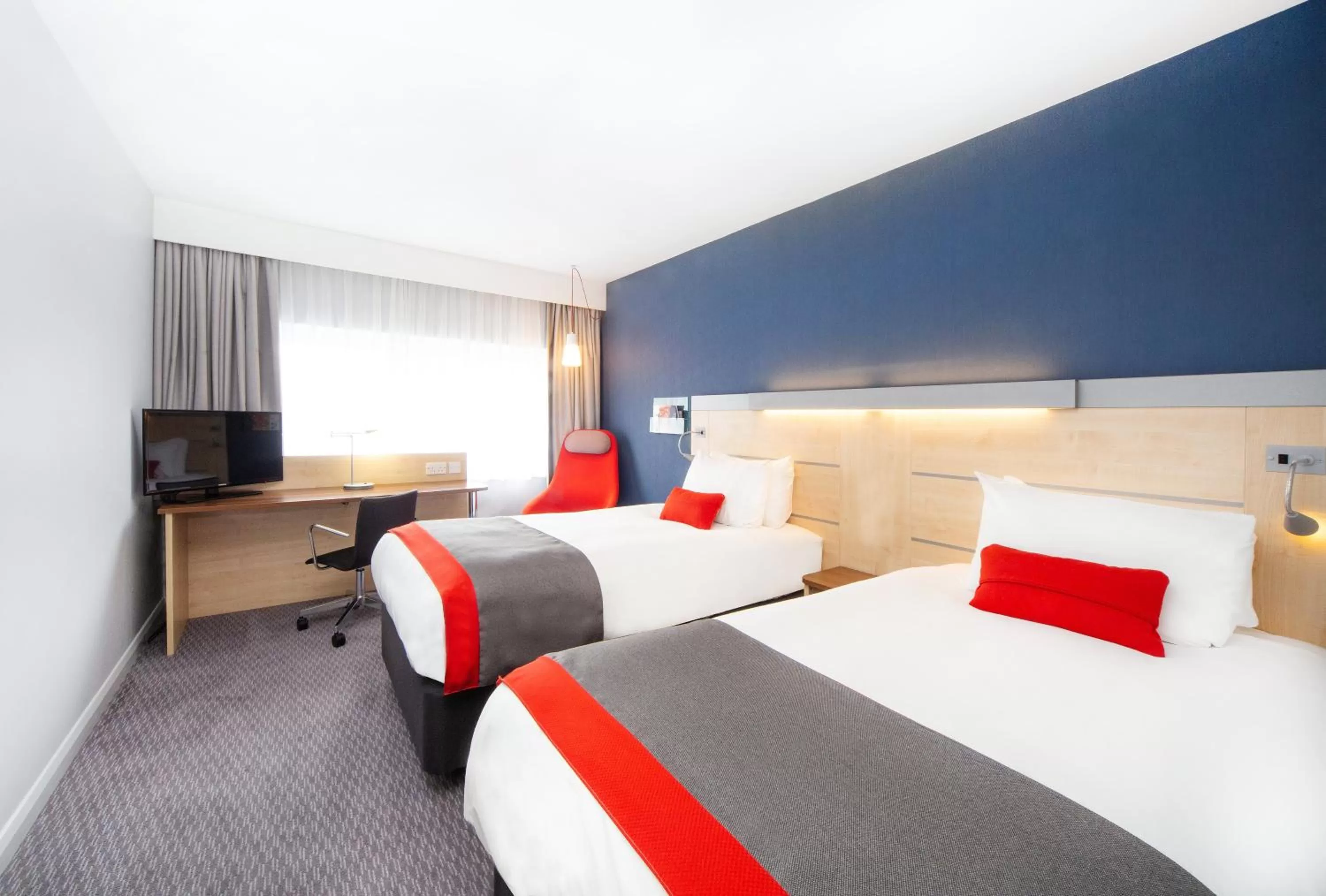 Photo of the whole room, Bed in Holiday Inn Express Folkestone Channel Tunnel by IHG
