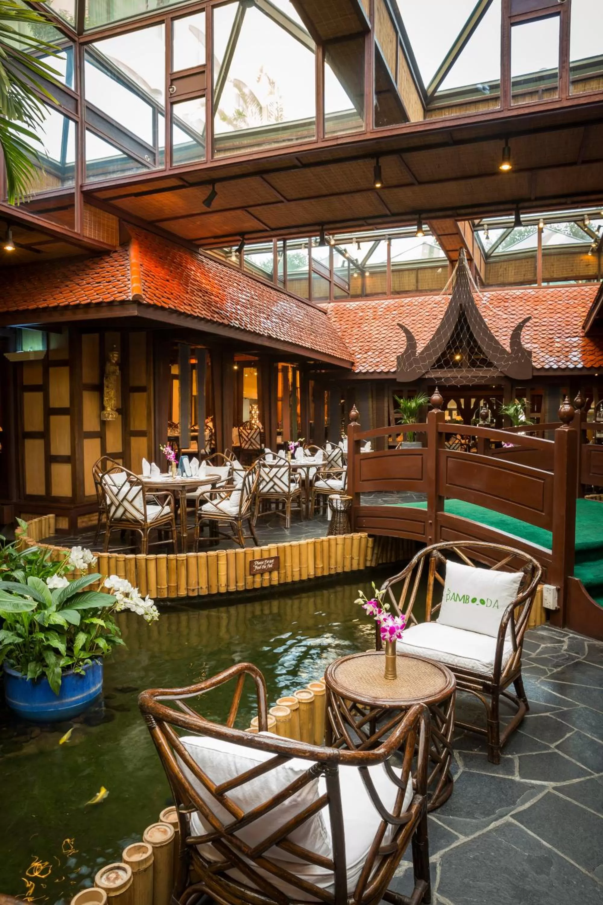 Restaurant/places to eat in Mövenpick Grand Al Bustan