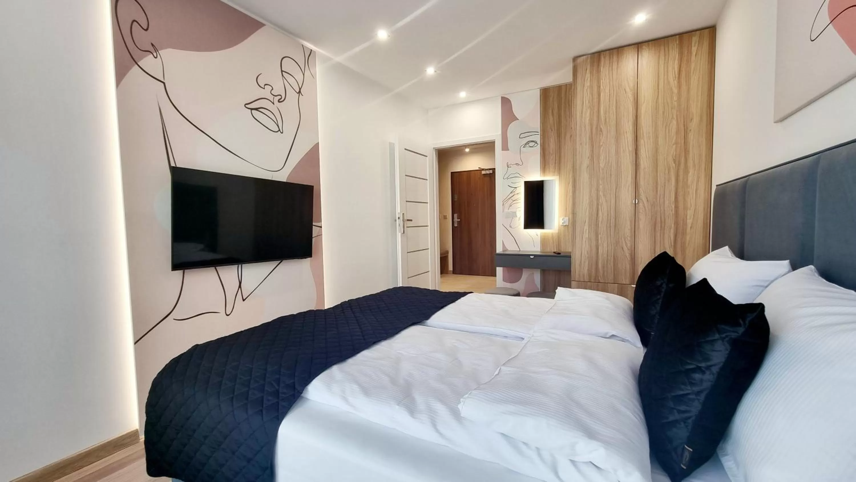 Bed, TV/Entertainment Center in NOOK NOOK Apartments Bytkowska 103