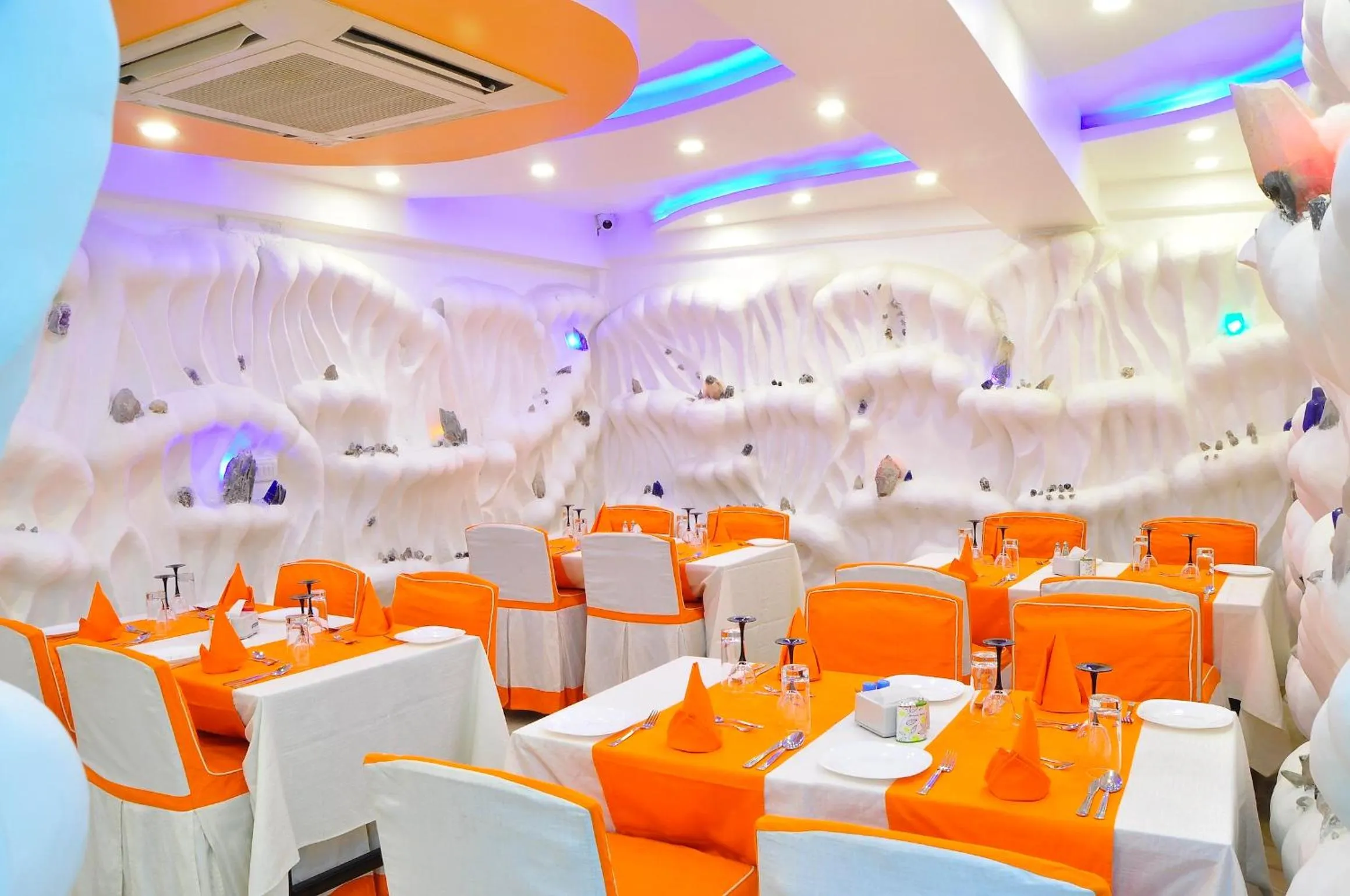 Restaurant/places to eat in Royal Penguin Boutique Hotel & Spa