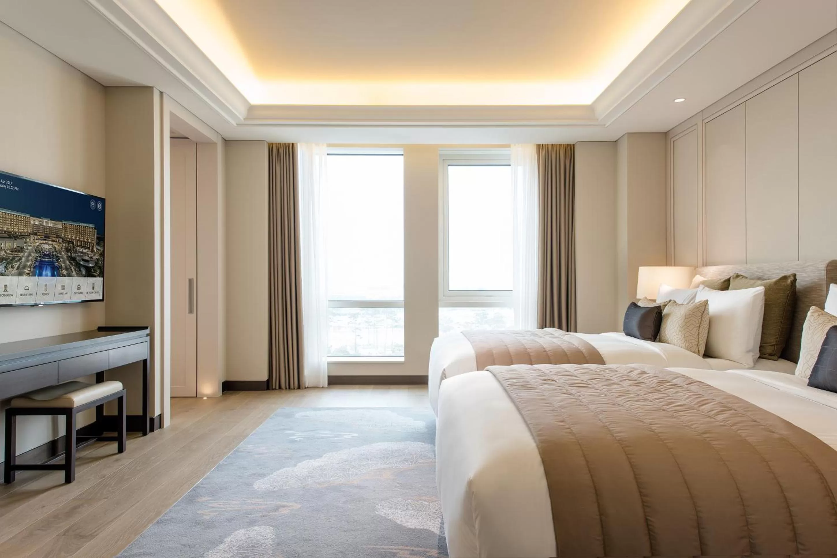 Photo of the whole room, Bed in Paradise City