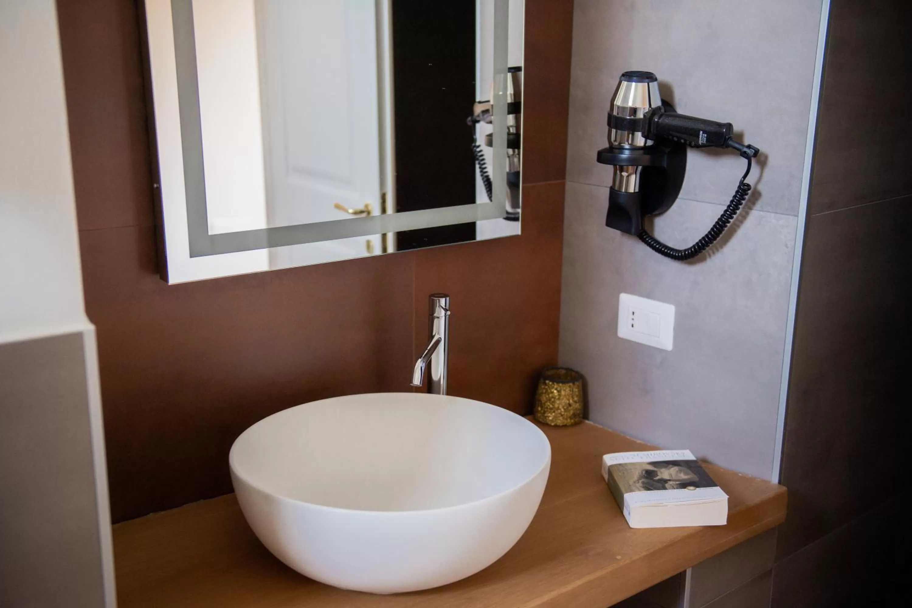 Bathroom in Novecento