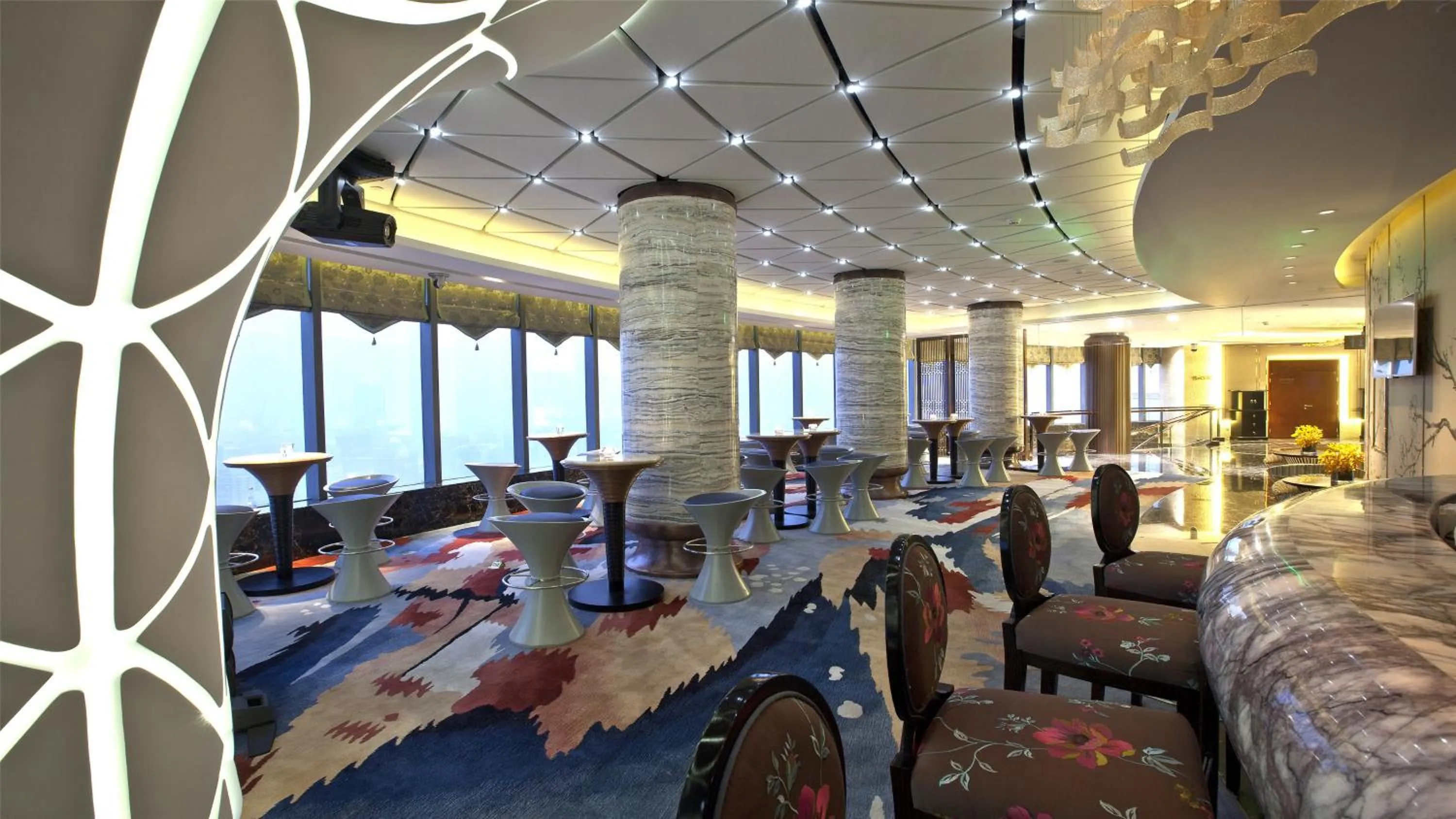 Lounge or bar in Crowne Plaza Xi'an by IHG