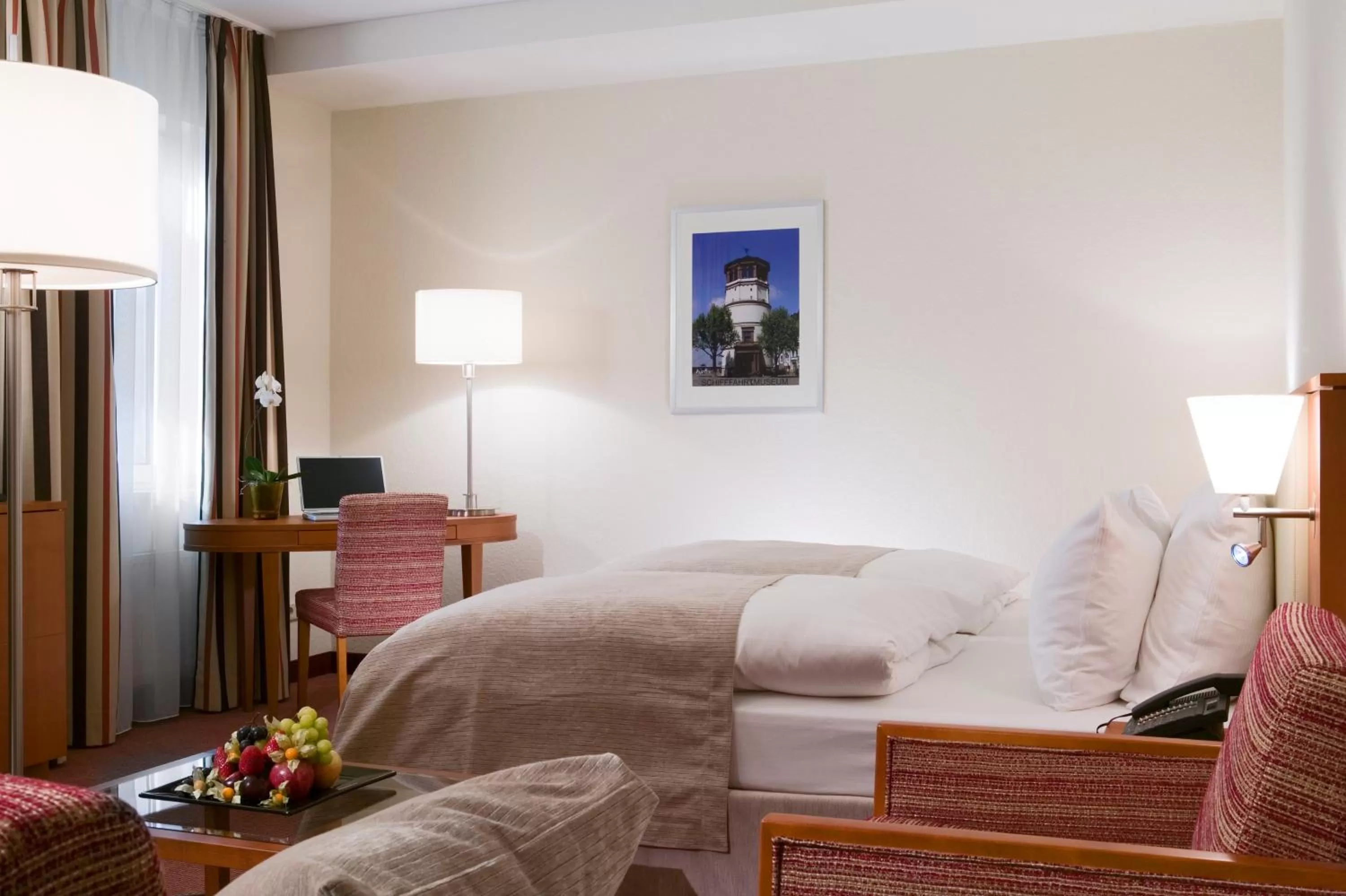 Photo of the whole room, Bed in Mercure Hotel Düsseldorf City Center