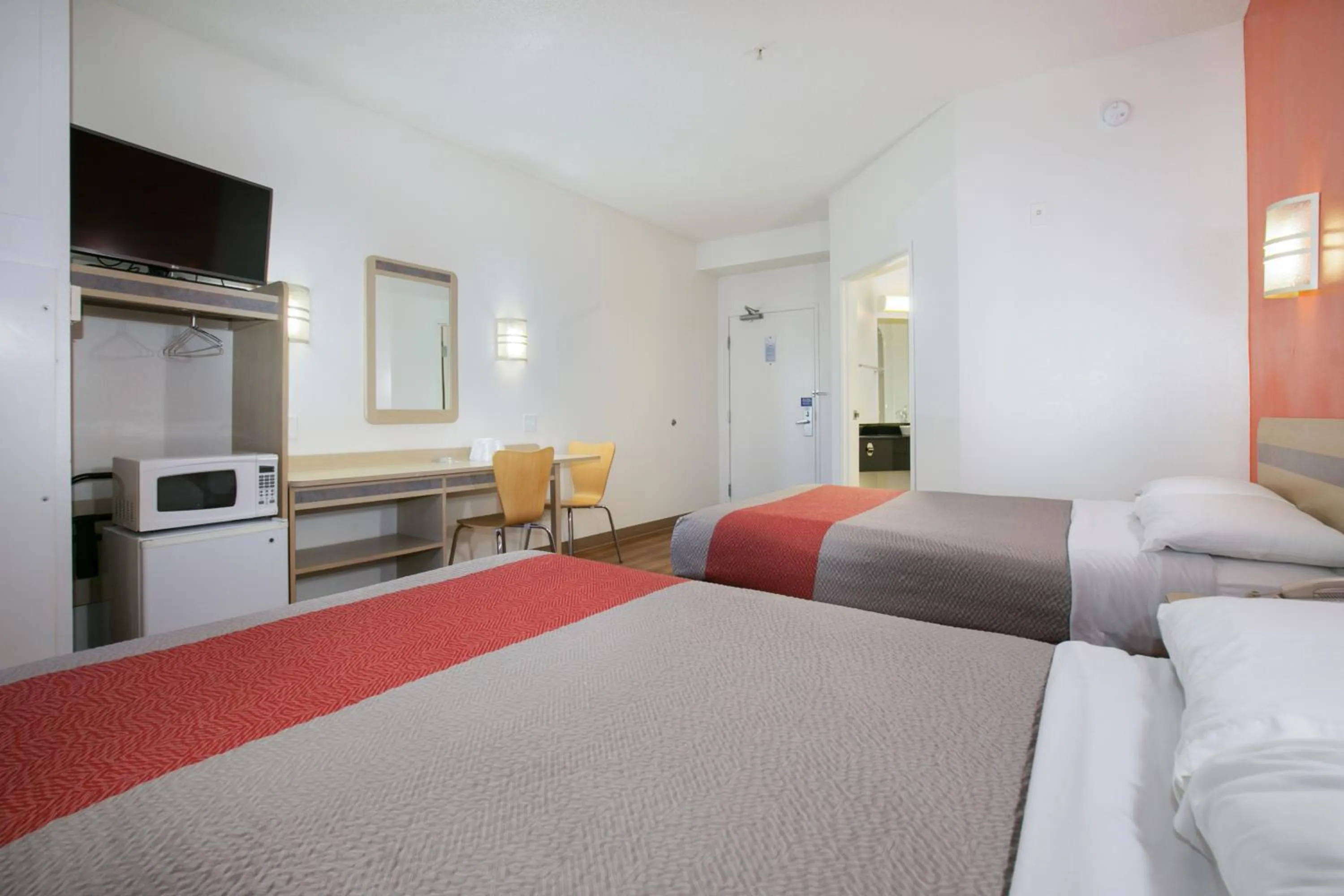 Bedroom, Bed in Motel 6-Brooklyn Center, MN - Minneapolis