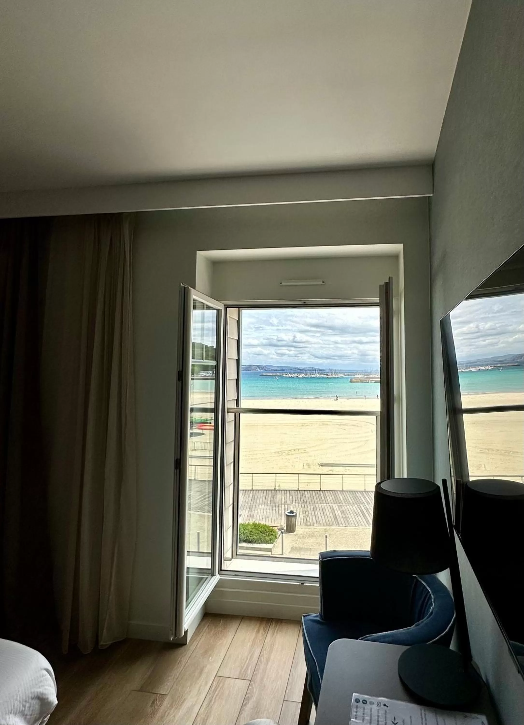 Bedroom, Bed in Hôtel de la Baie