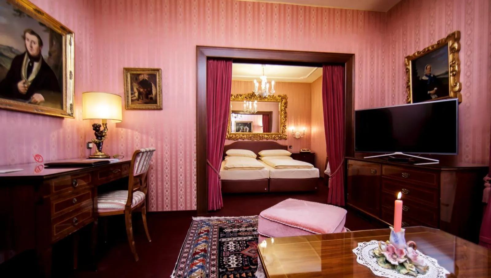 Photo of the whole room, Bed in Hotel Palais Porcia