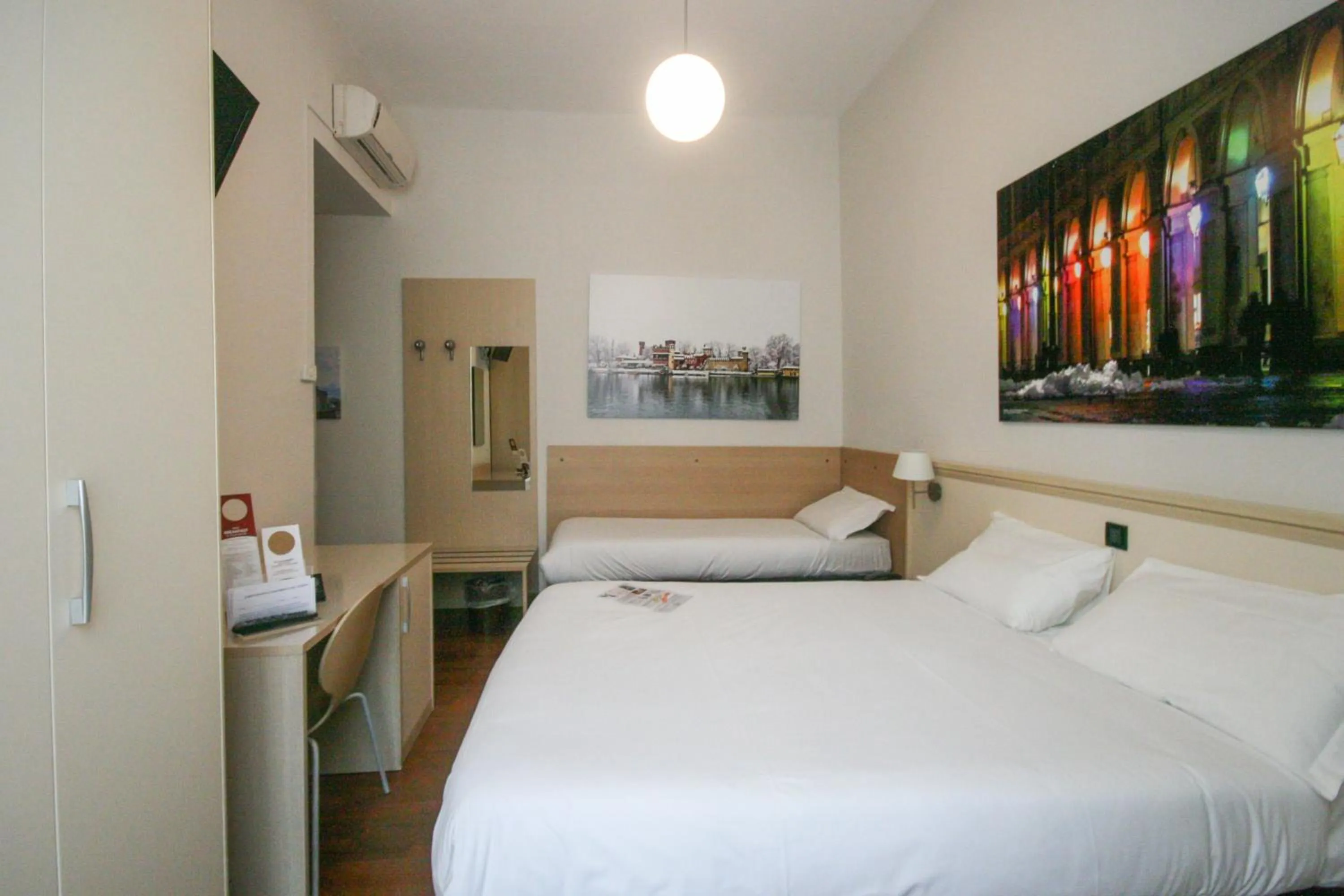 Photo of the whole room, Bed in Best Quality Hotel Dock Milano