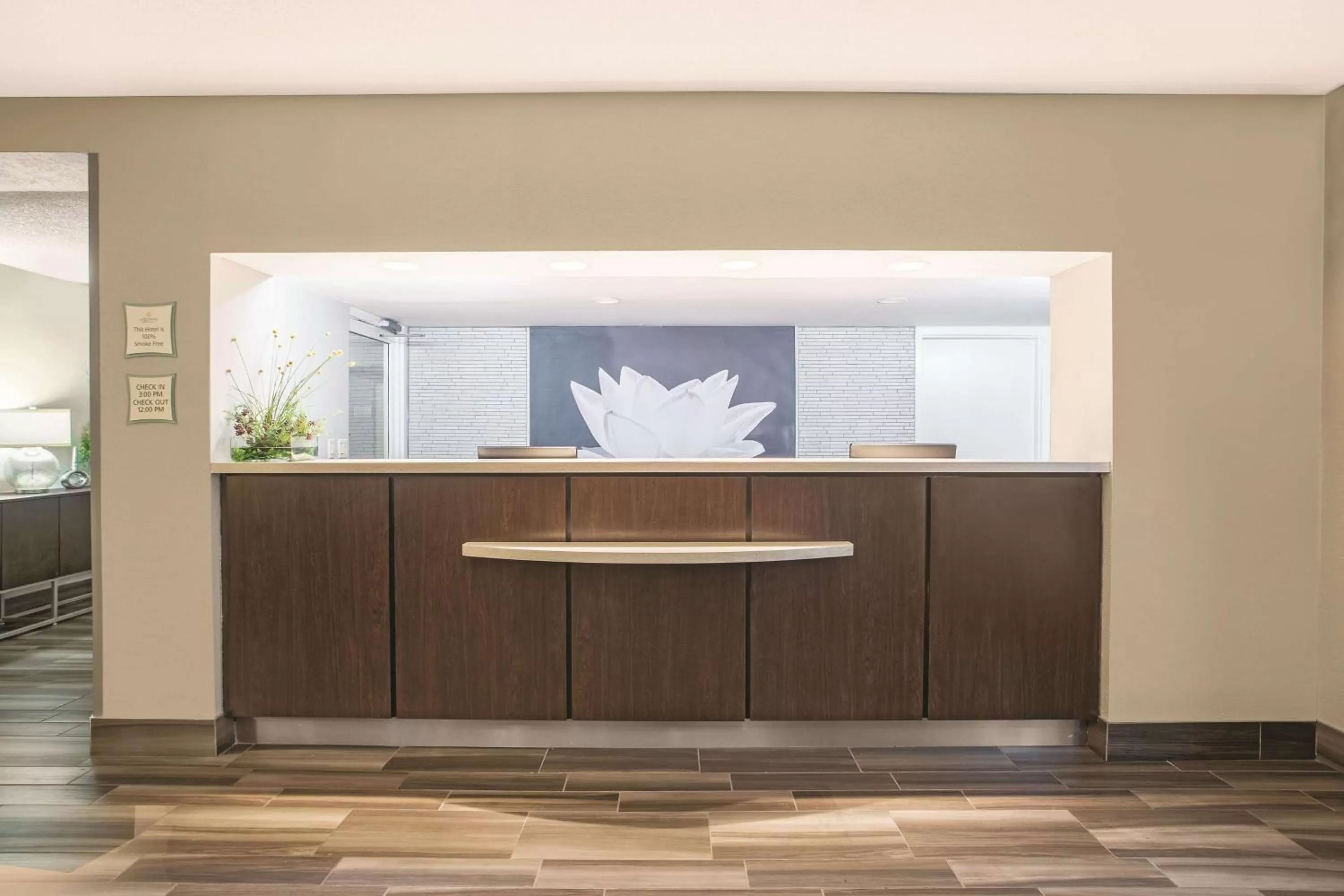 Lobby or reception in La Quinta by Wyndham Fort Lauderdale Tamarac