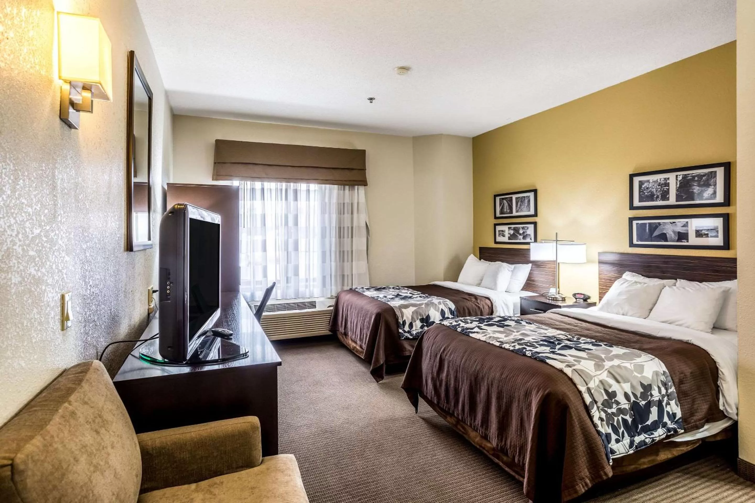 Double Room with Two Double Beds - Smoking in Wingate by Wyndham Owensboro