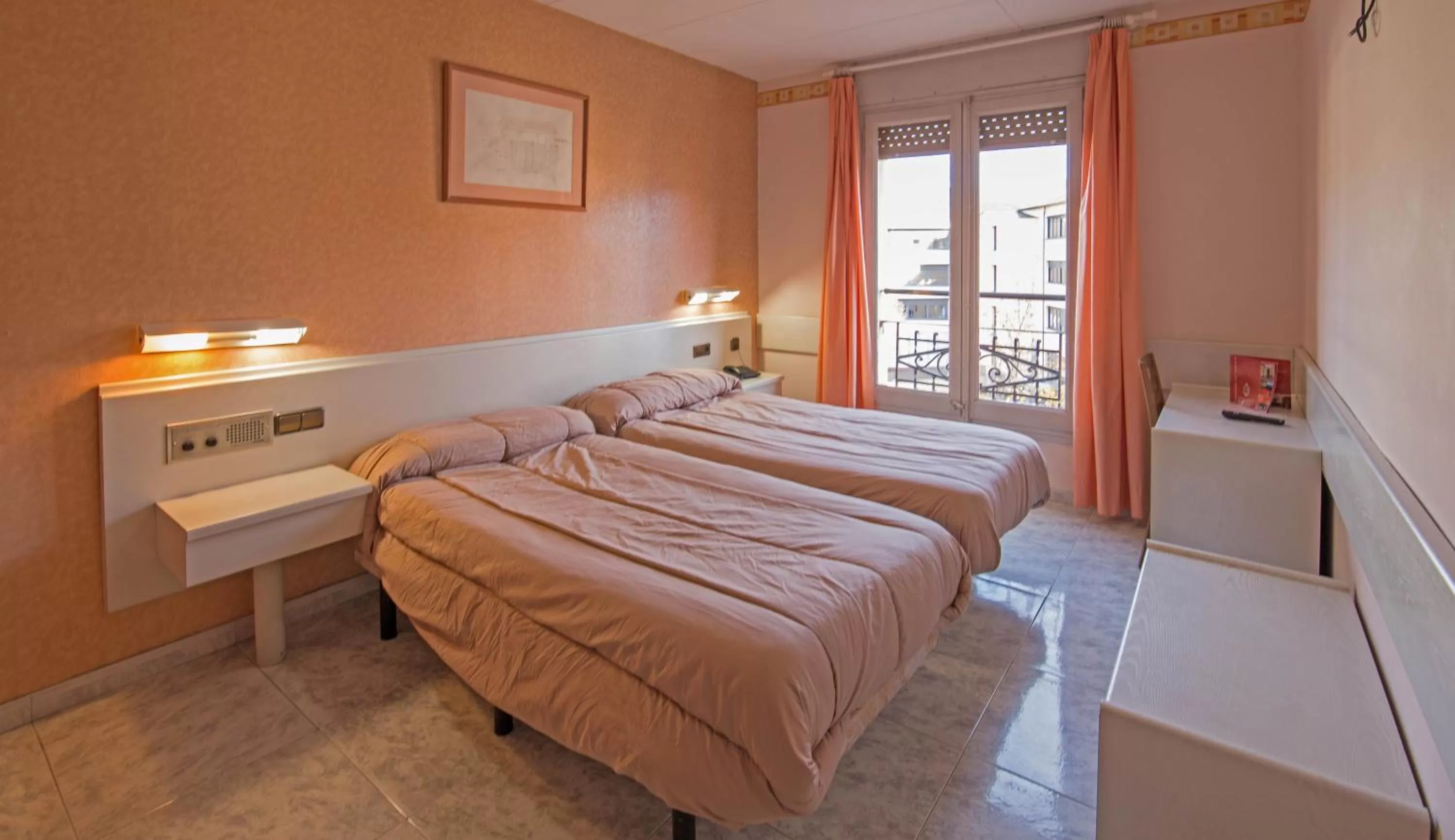 Photo of the whole room, Bed in Hotel Avenida