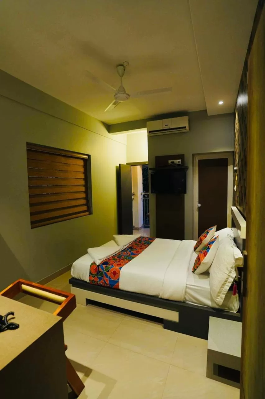 Balcony/Terrace, Bed in Geetha Govindham