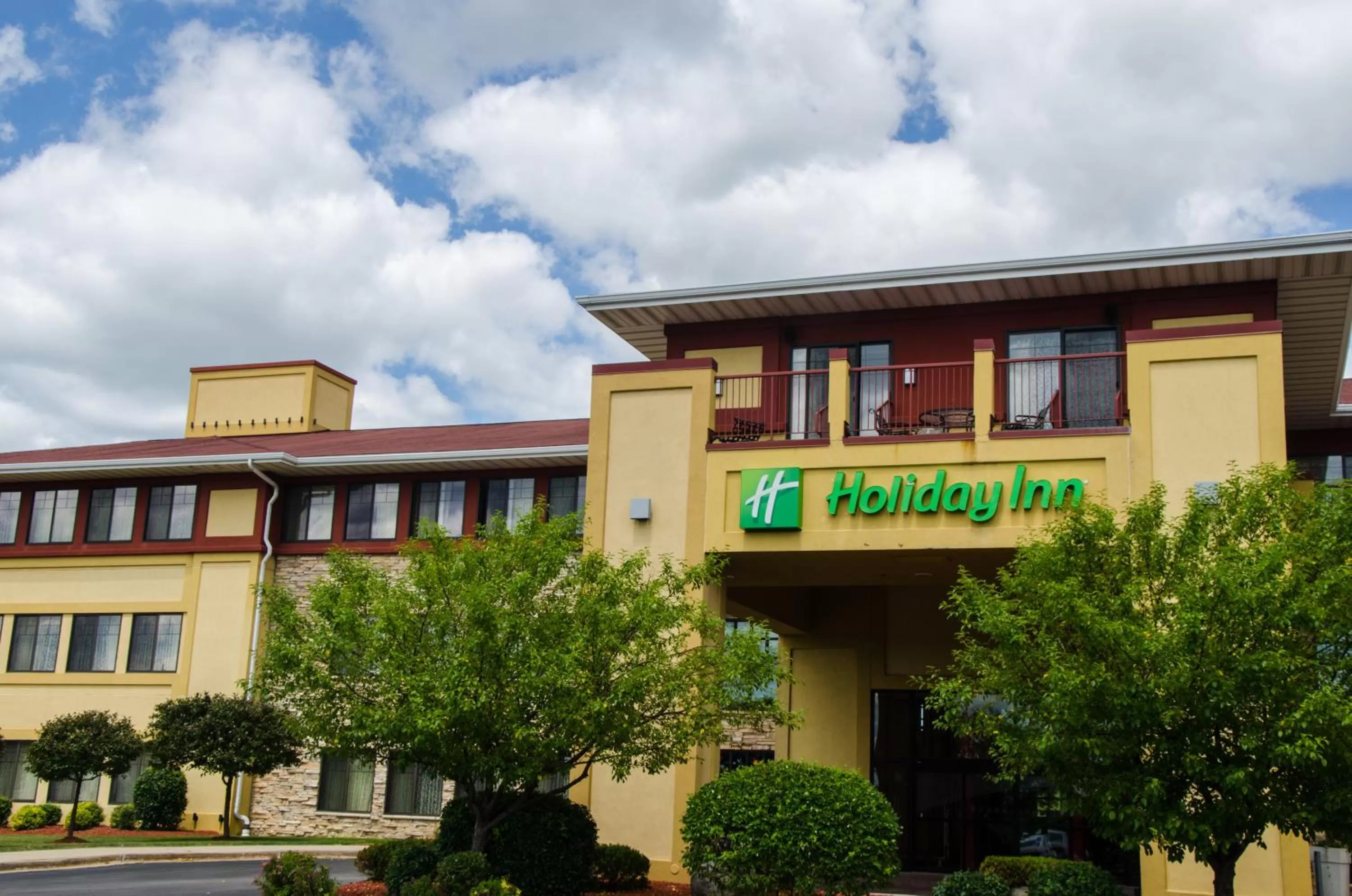 Property building in Holiday Inn Hotel Pewaukee-Milwaukee West by IHG
