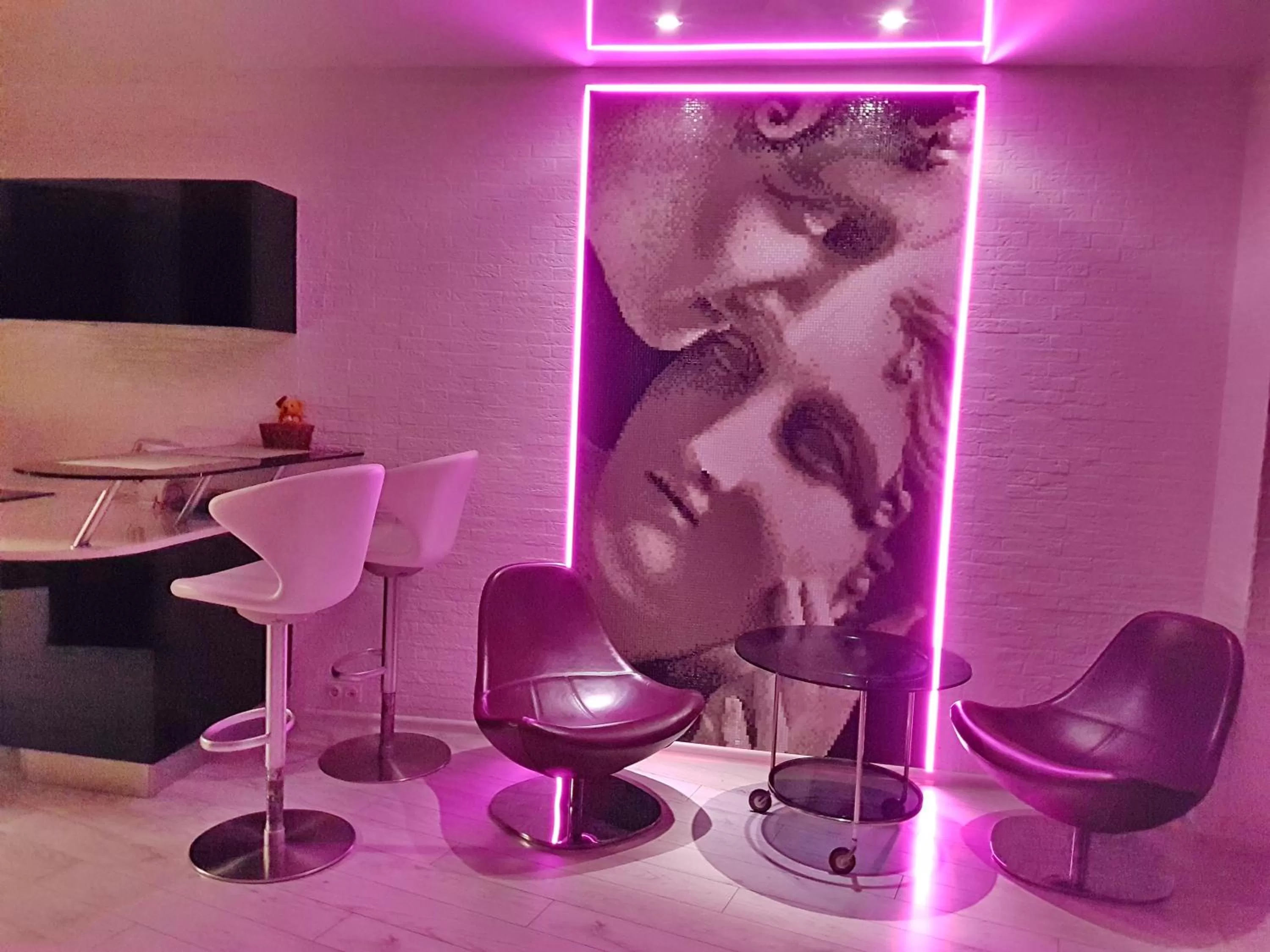 Seating area, TV/Entertainment Center in Most City Apart-Hotel