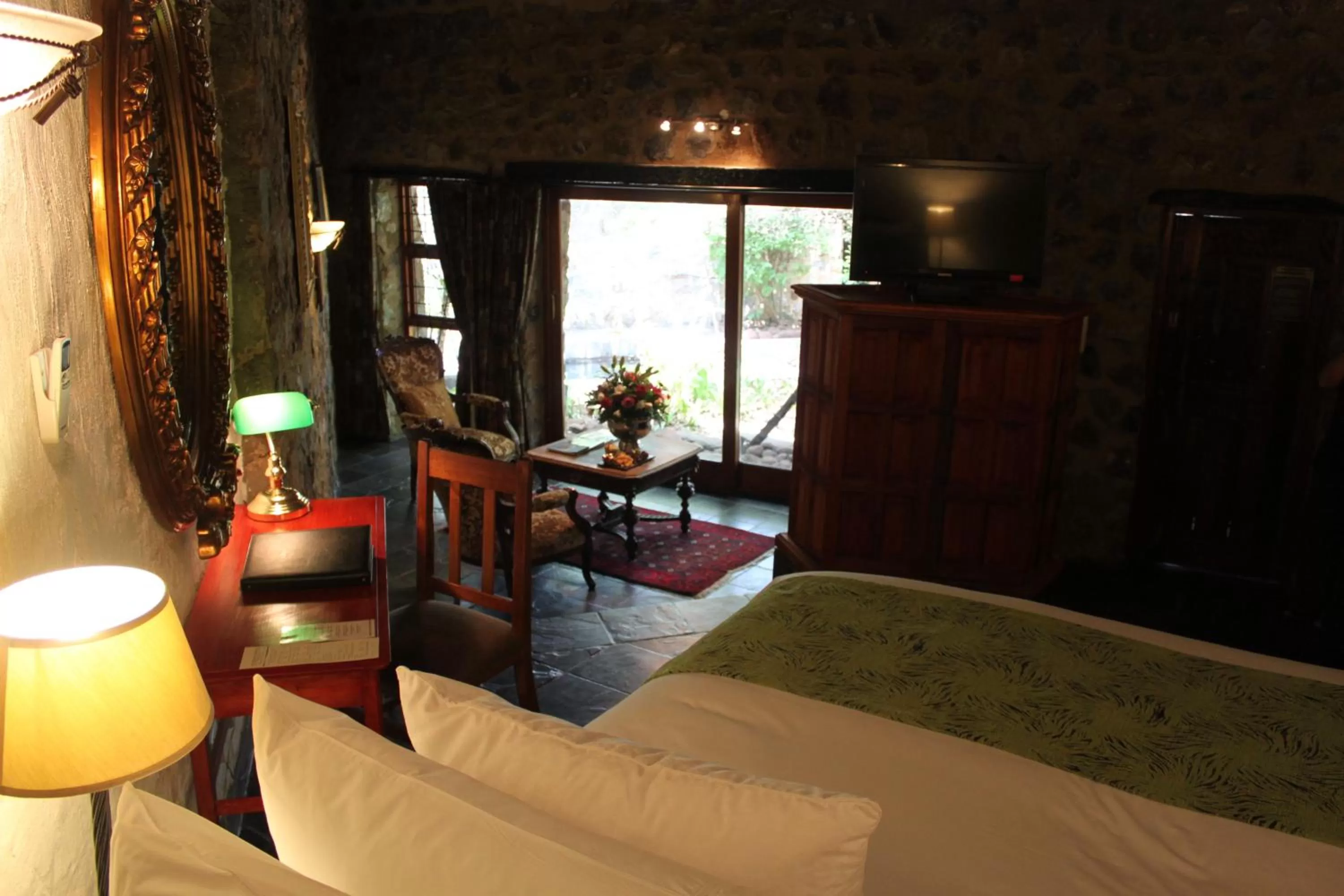 Bed in Misty Hills Country Hotel, Conference Centre & Spa