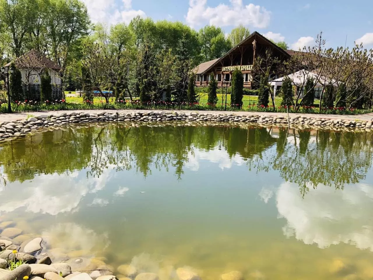 Restaurant/places to eat in Petrovskyi Brovar