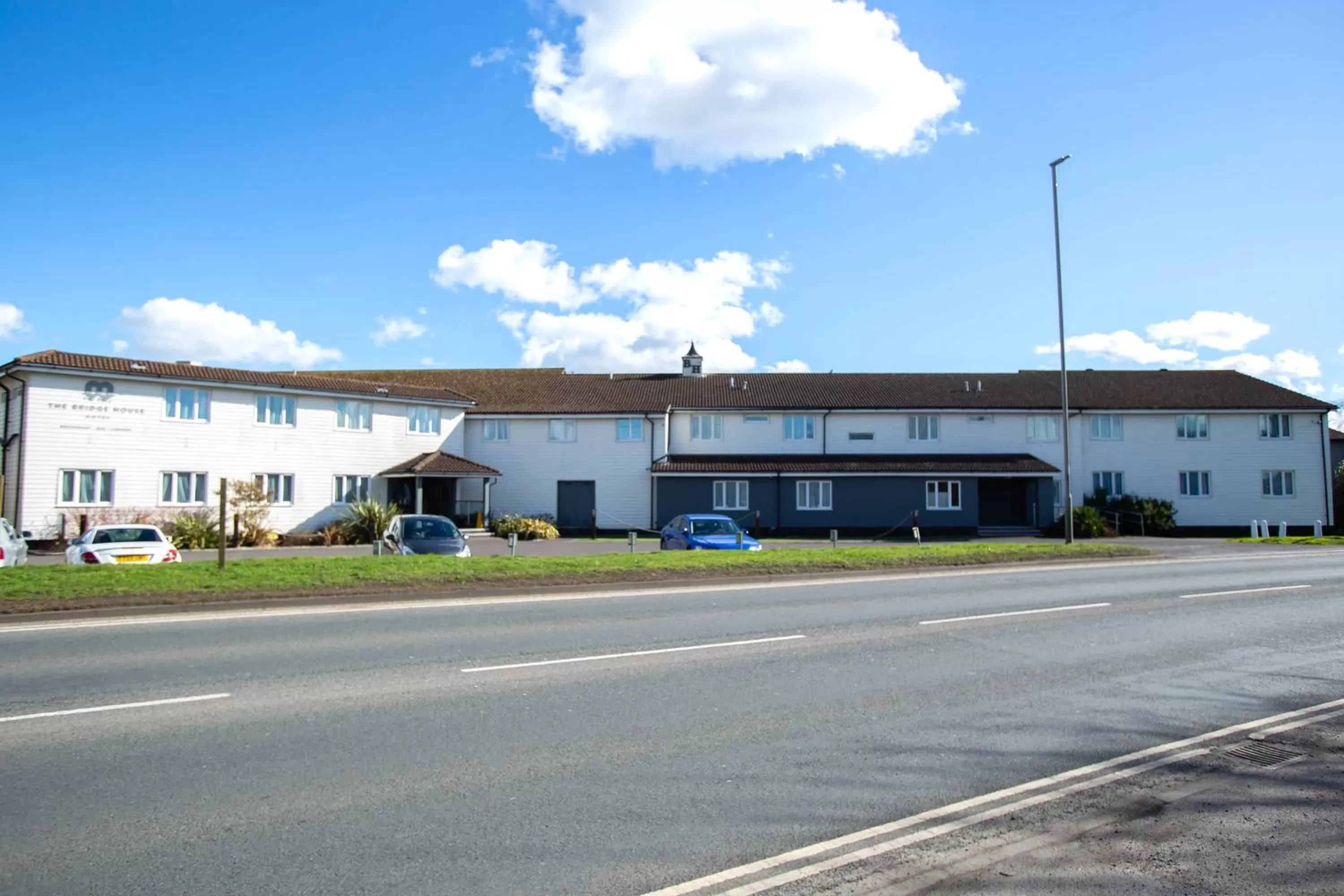 Cozy Double Room in The Bridge House; BW Signature Collection