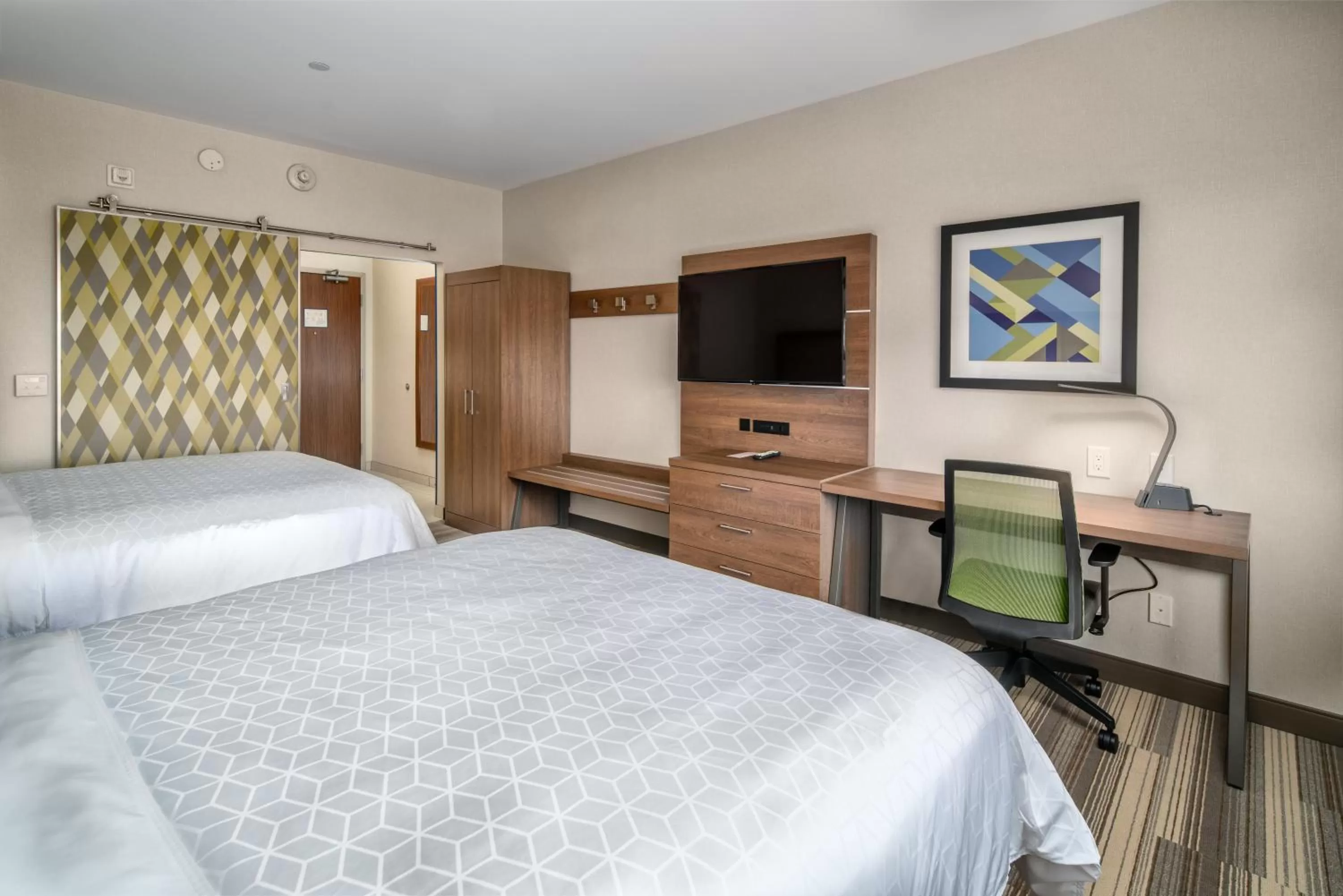 Photo of the whole room, Bed in Holiday Inn Express & Suites - Brandon by IHG