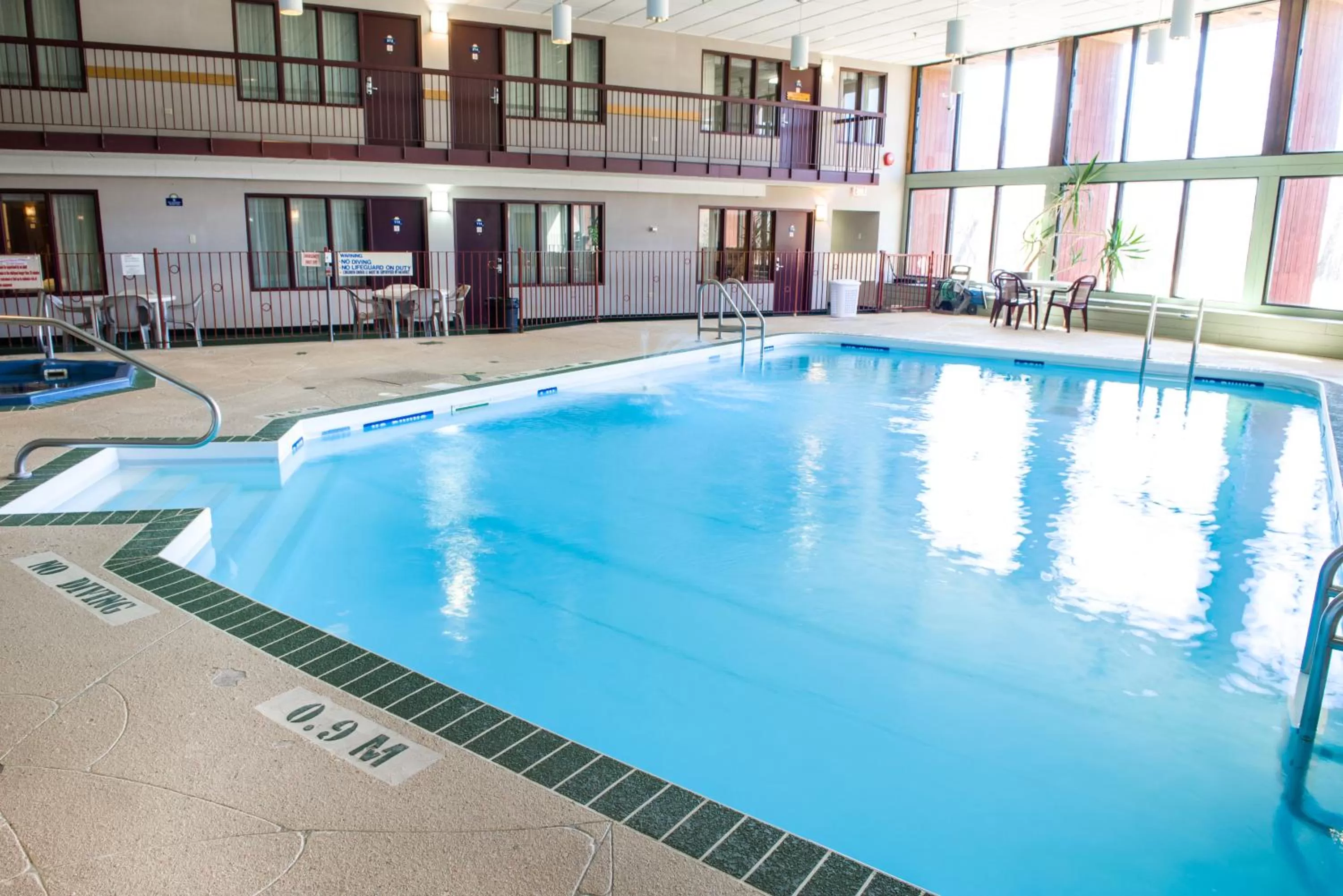 Swimming pool in Howard Johnson by Wyndham Portage La Prairie