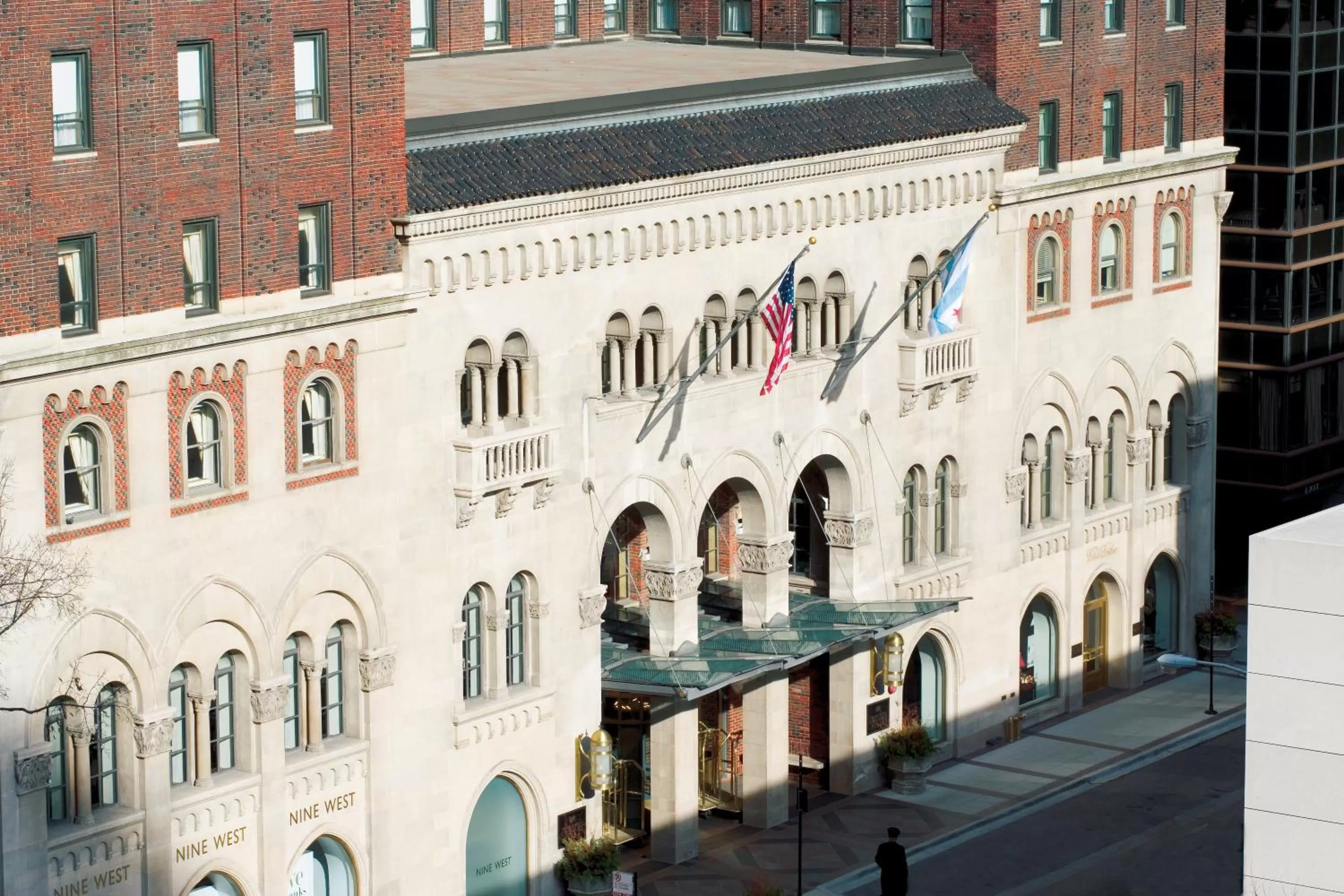 Facade/entrance in Warwick Allerton Chicago