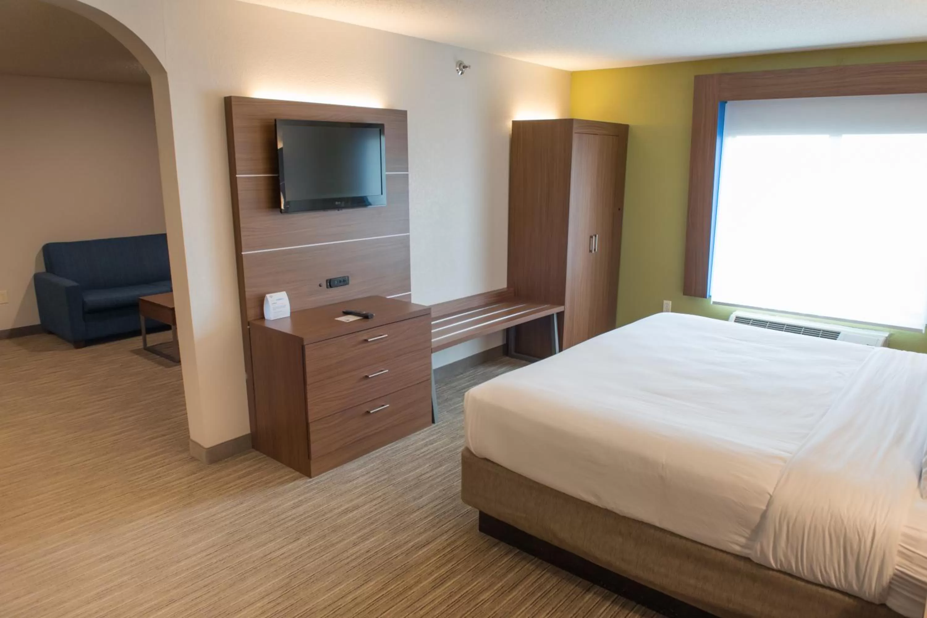 Bed in Holiday Inn Express Hotel & Suites Elkhart-South by IHG