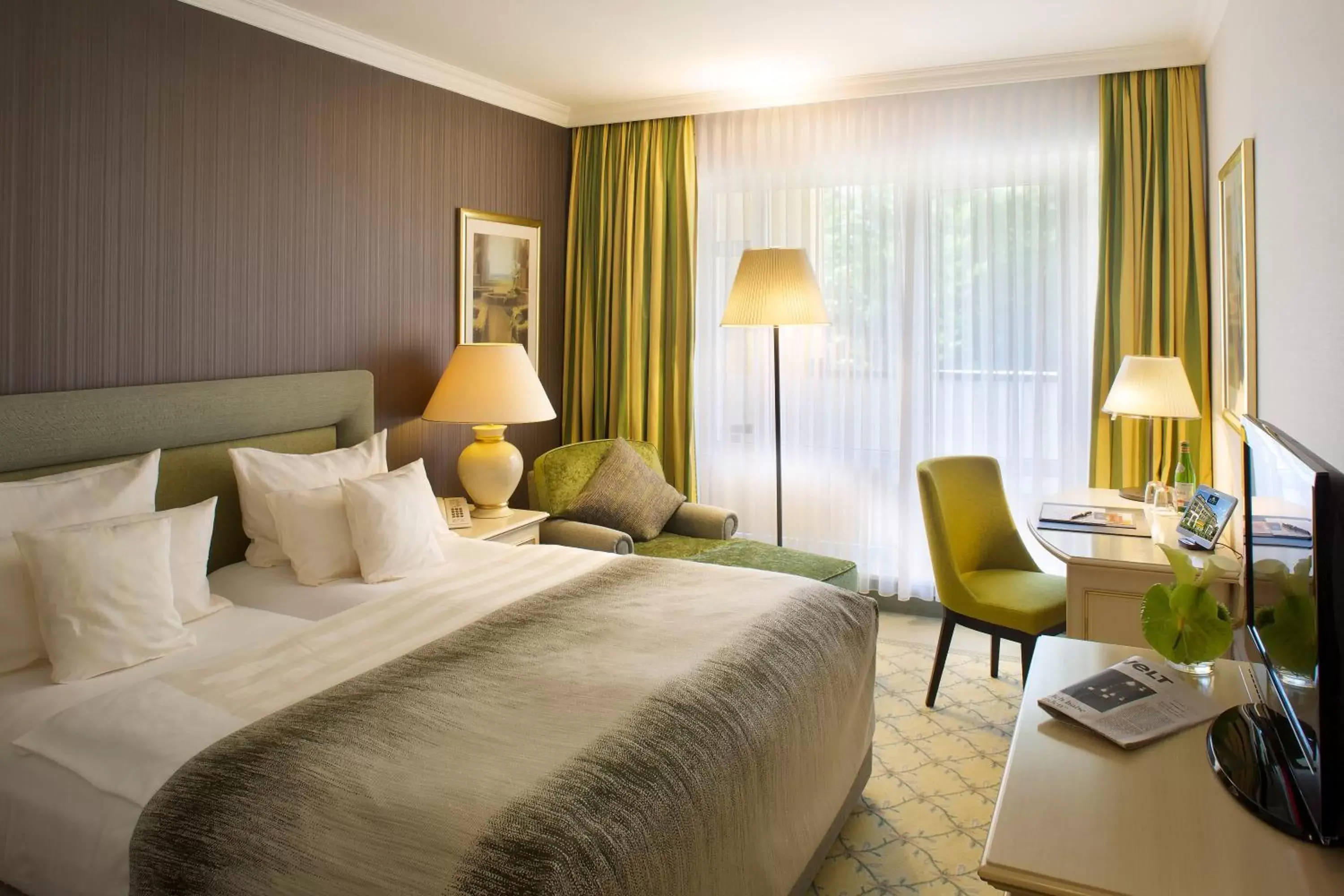 Comfort Double Room in Steigenberger Hotel Der Sonnenhof Comfort Double Room in Steigenberger Hotel Der Sonnenhof