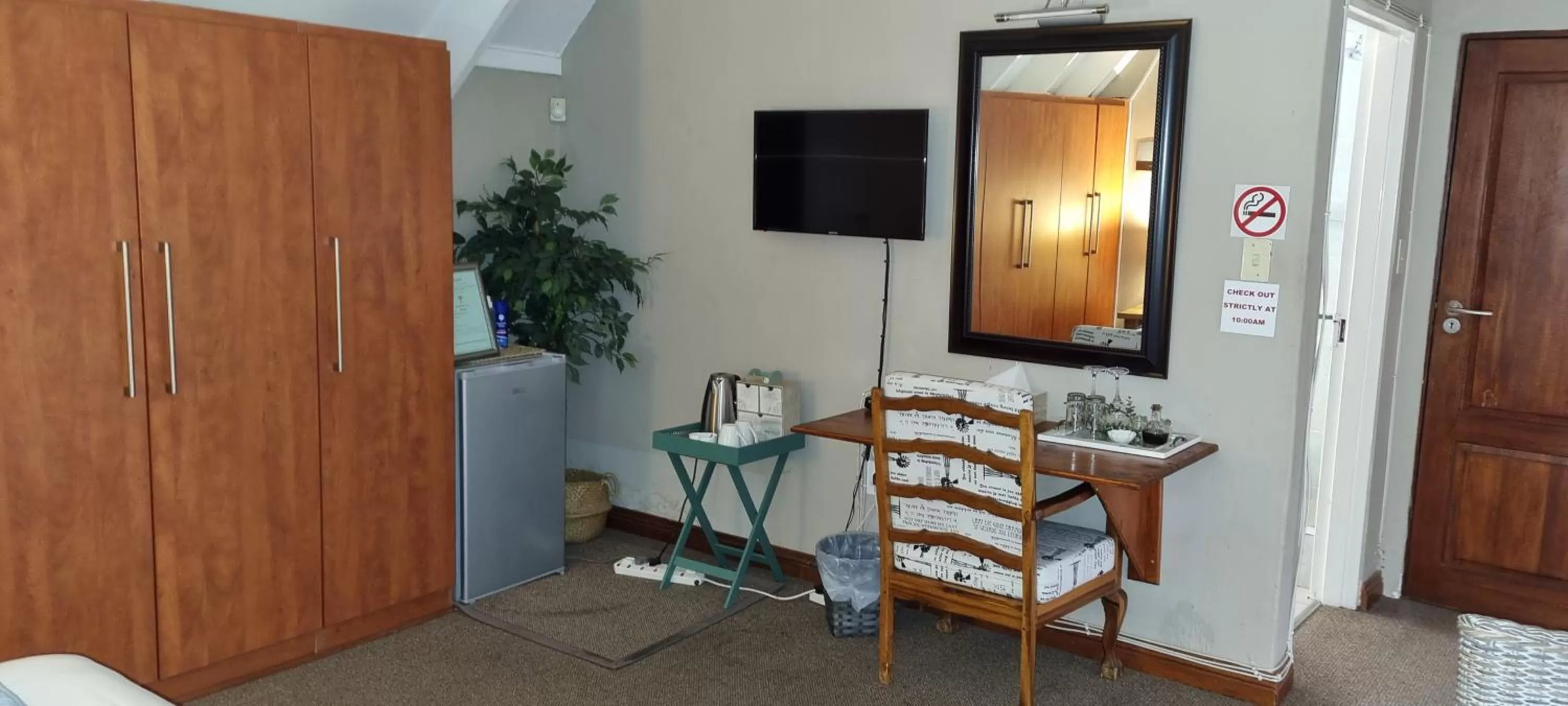 TV and multimedia, TV/Entertainment Center in The Leopard Tree