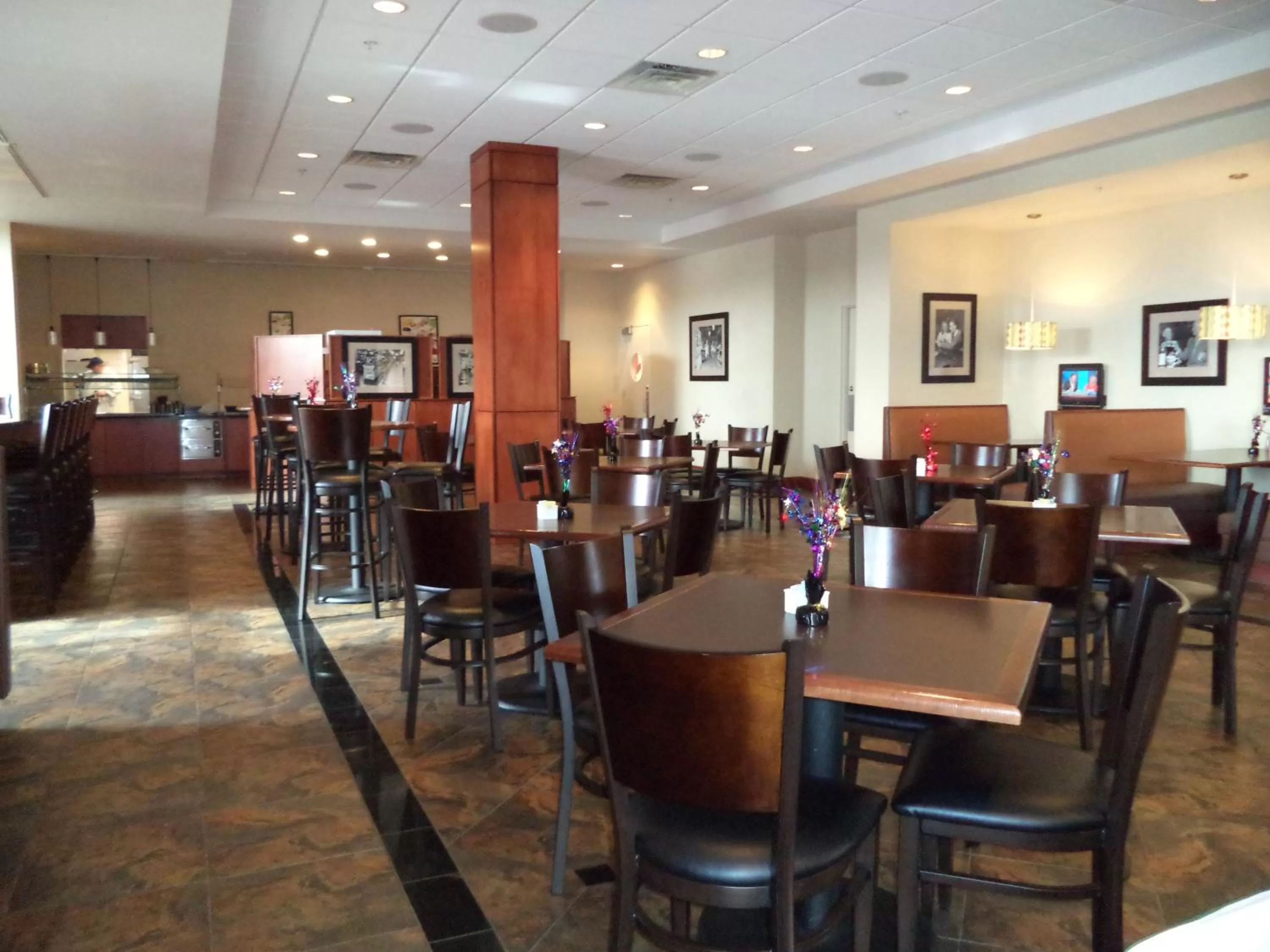 Restaurant/places to eat in Holiday Inn Madison at The American Center by IHG