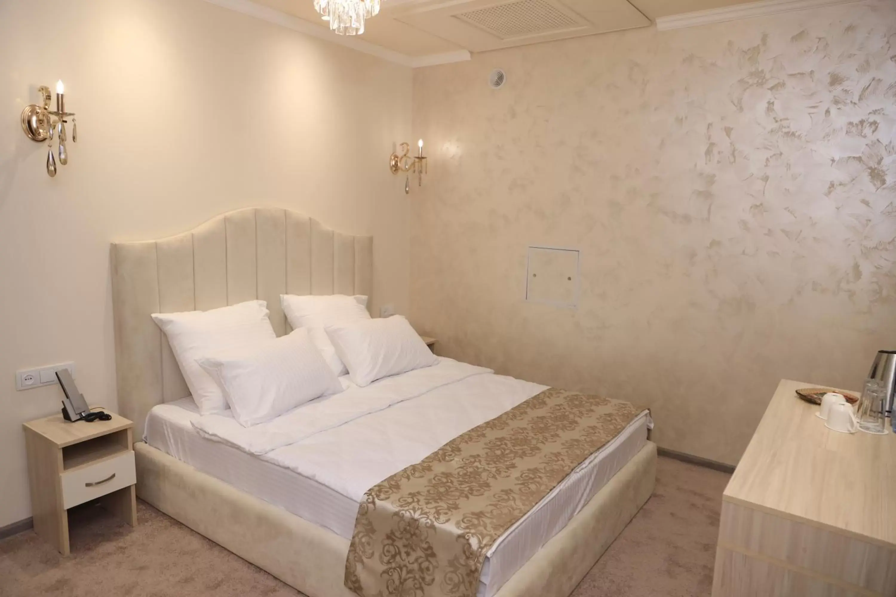 Standard Double Room in DeLin Hotel And Tours Standard Double Room in DeLin Hotel And Tours