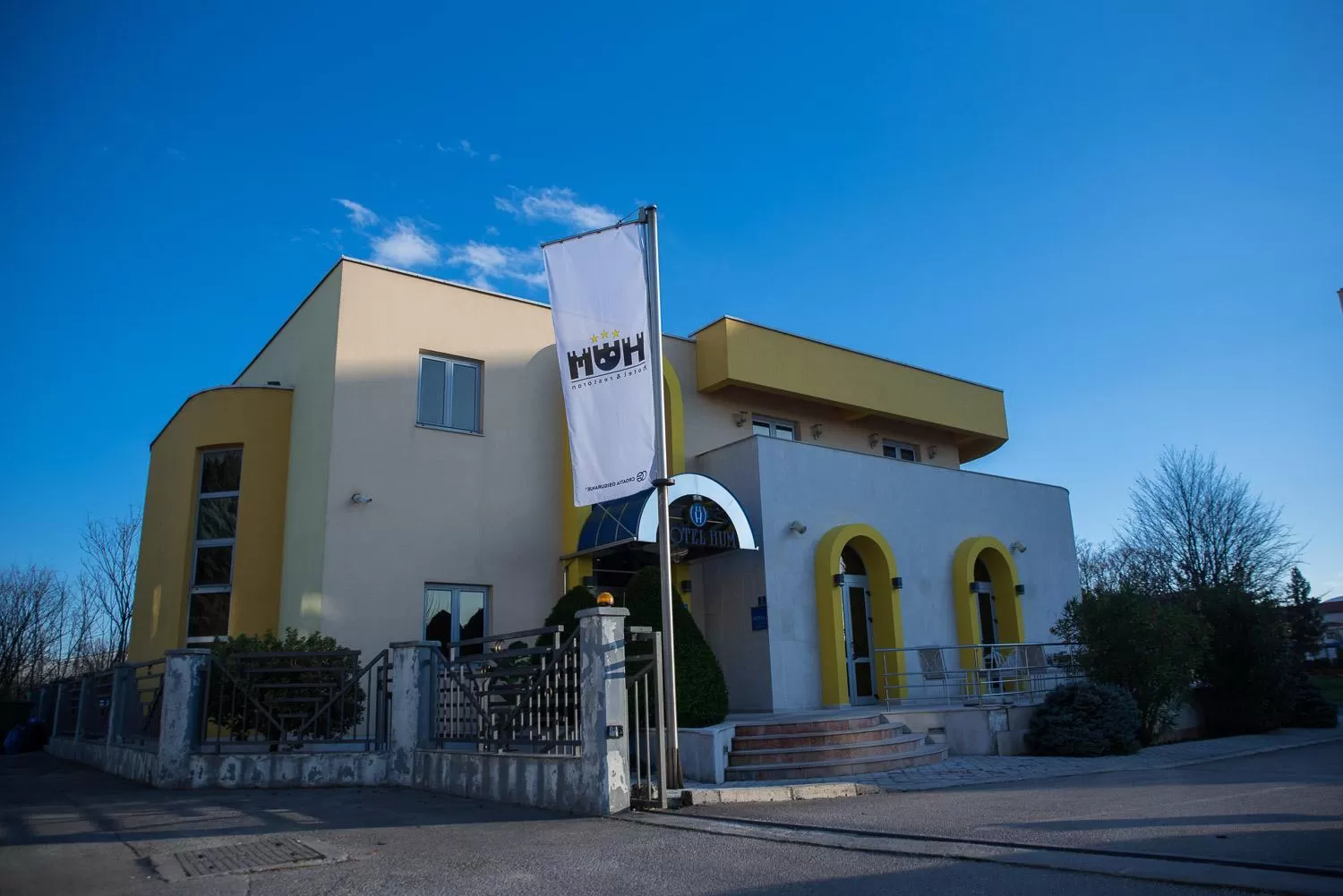 Property building in Hotel Hum