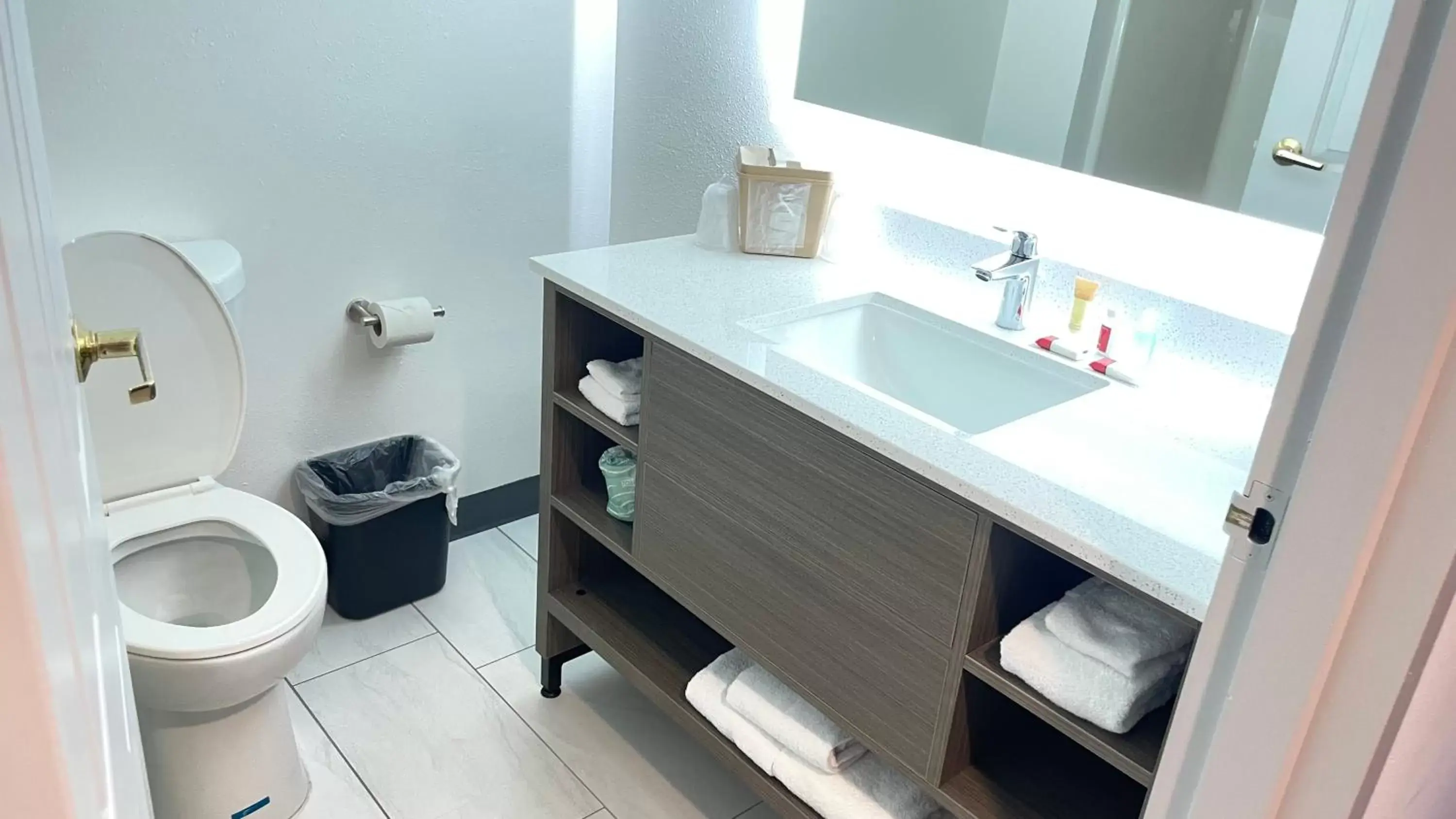 Standard Double Room with Two Double Beds in Grand Hotel Madison Standard Double Room with Two Double Beds in Grand Hotel Madison