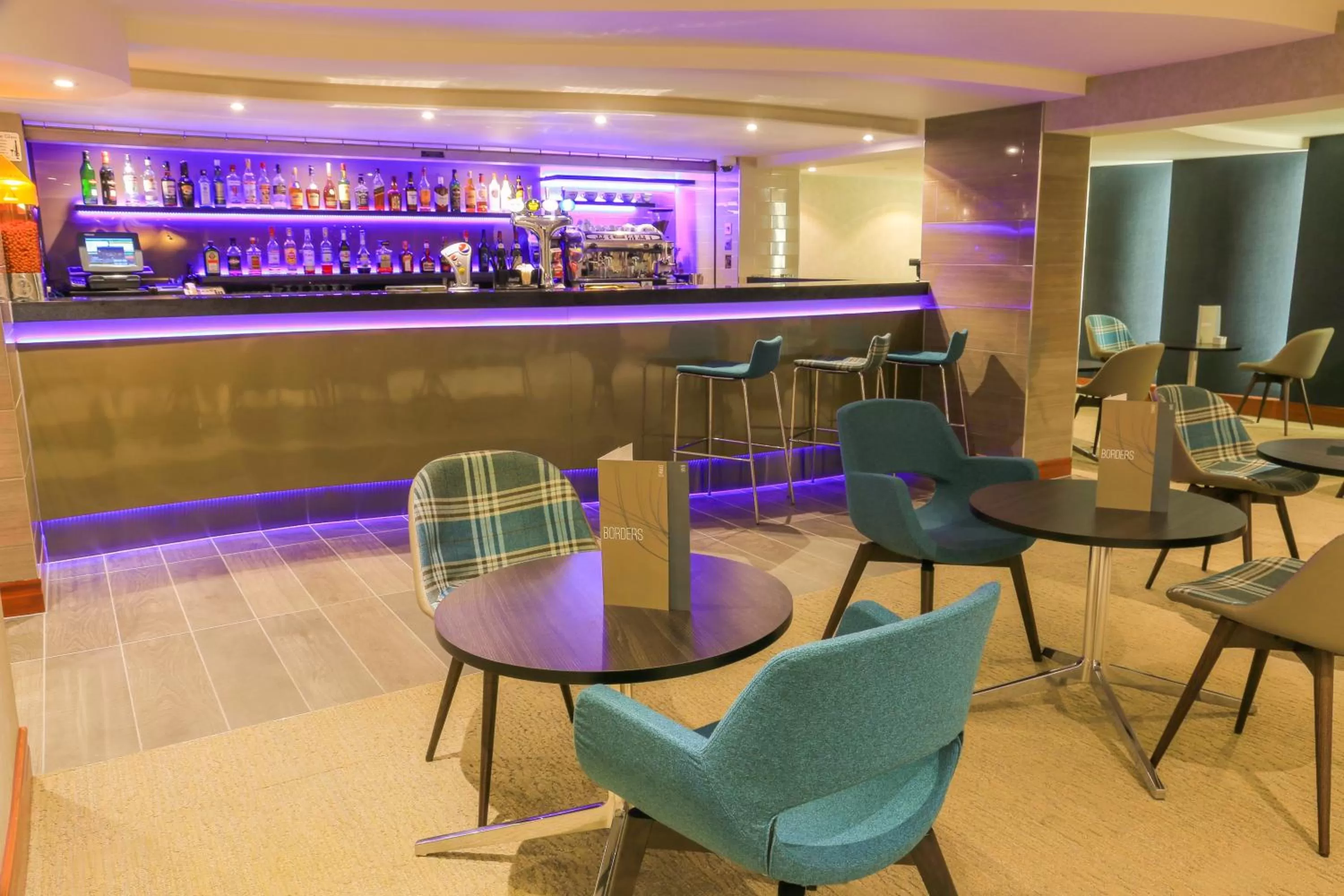 Restaurant/places to eat in Mercure London Heathrow Airport