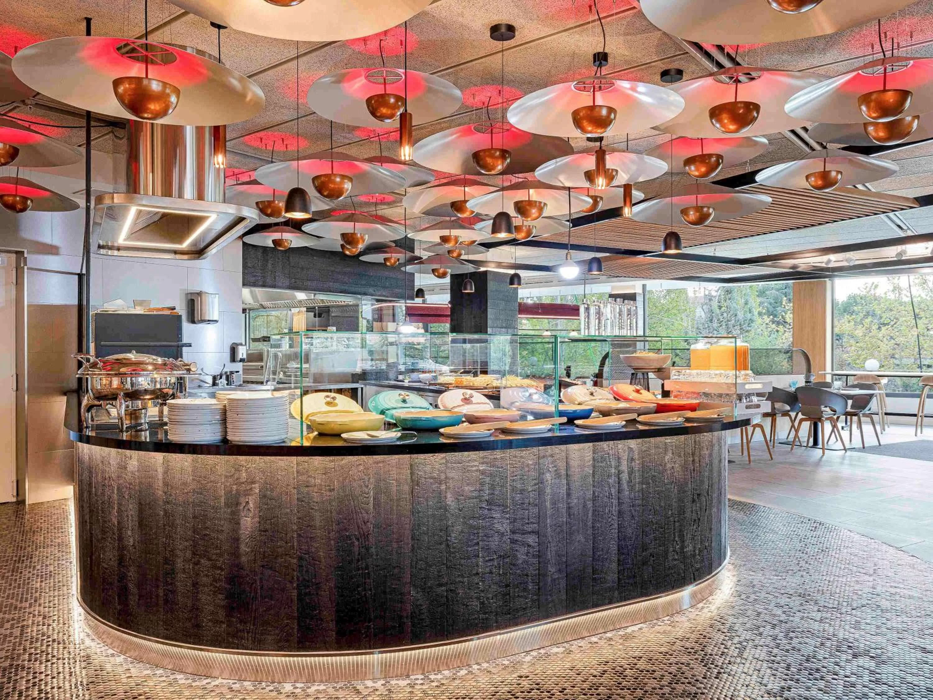 Restaurant/places to eat in Novotel Madrid City Las Ventas