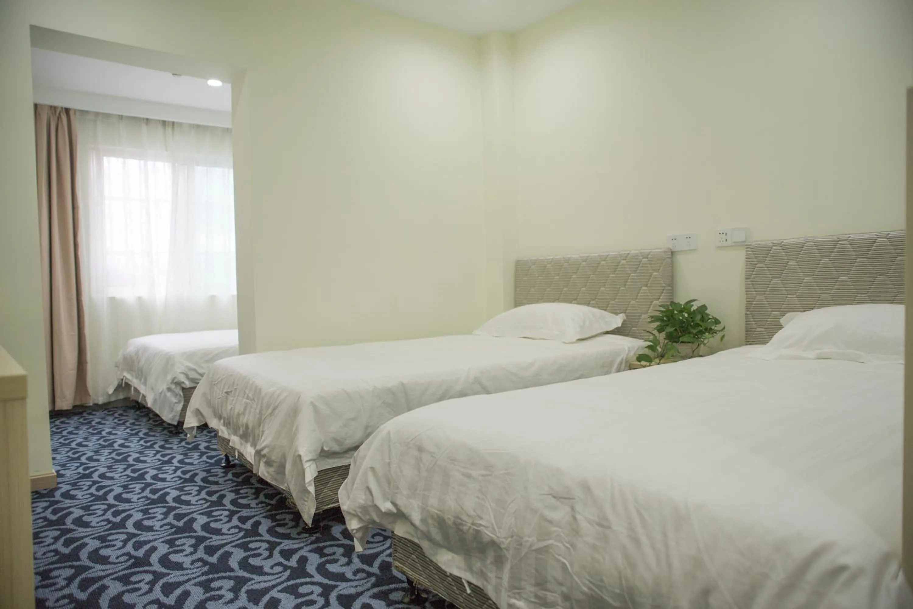 Bed in Hangzhou Memory Travel International Hotel-Edge Westlake